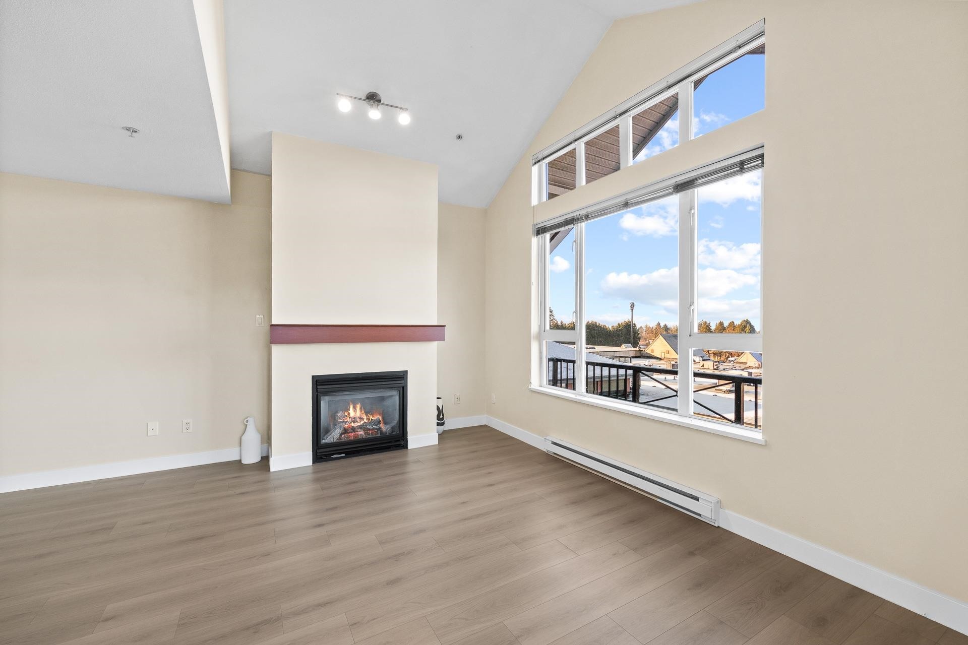 417-7089 Mont Royal Square, Vancouver, BC