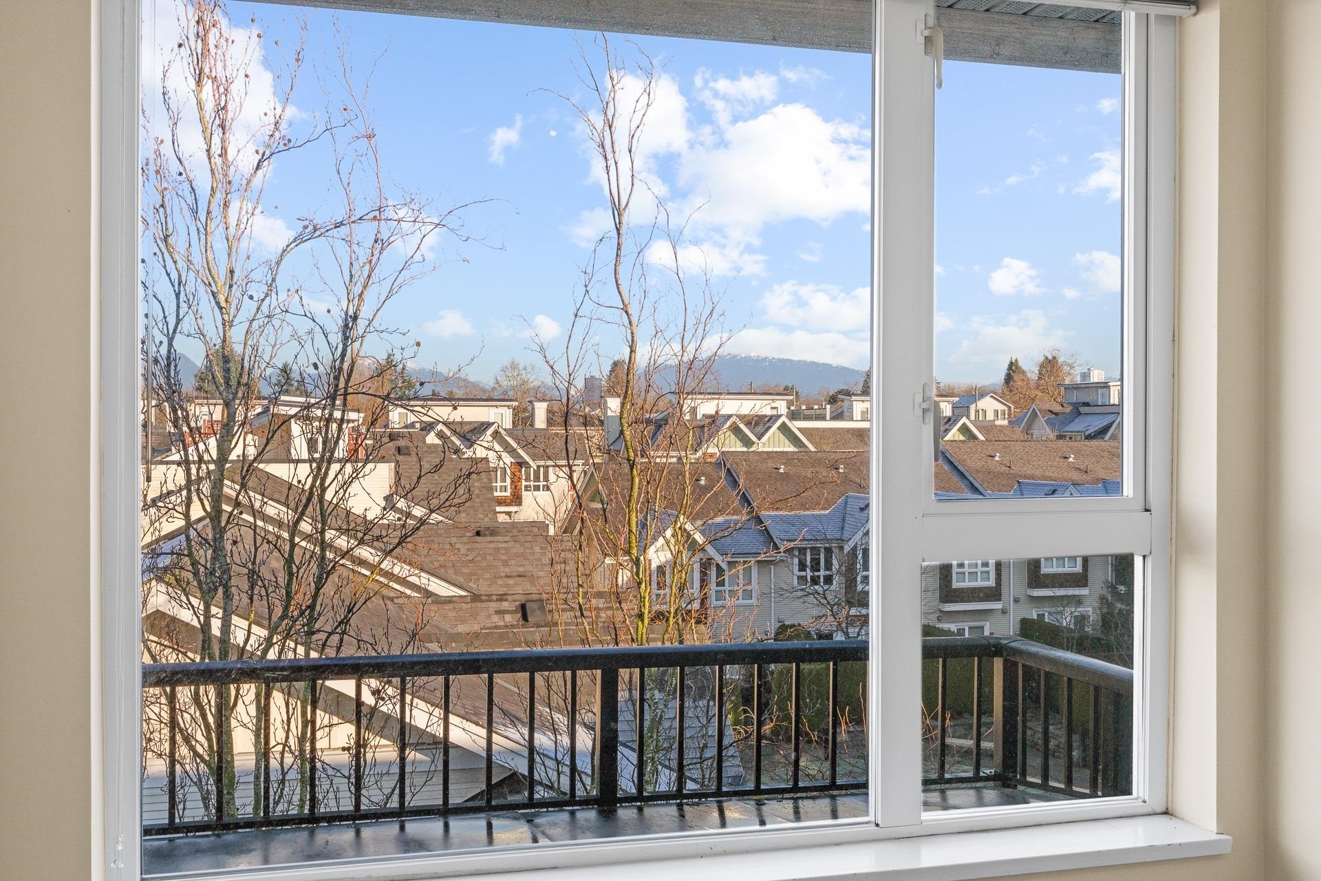 417-7089 Mont Royal Square, Vancouver, BC