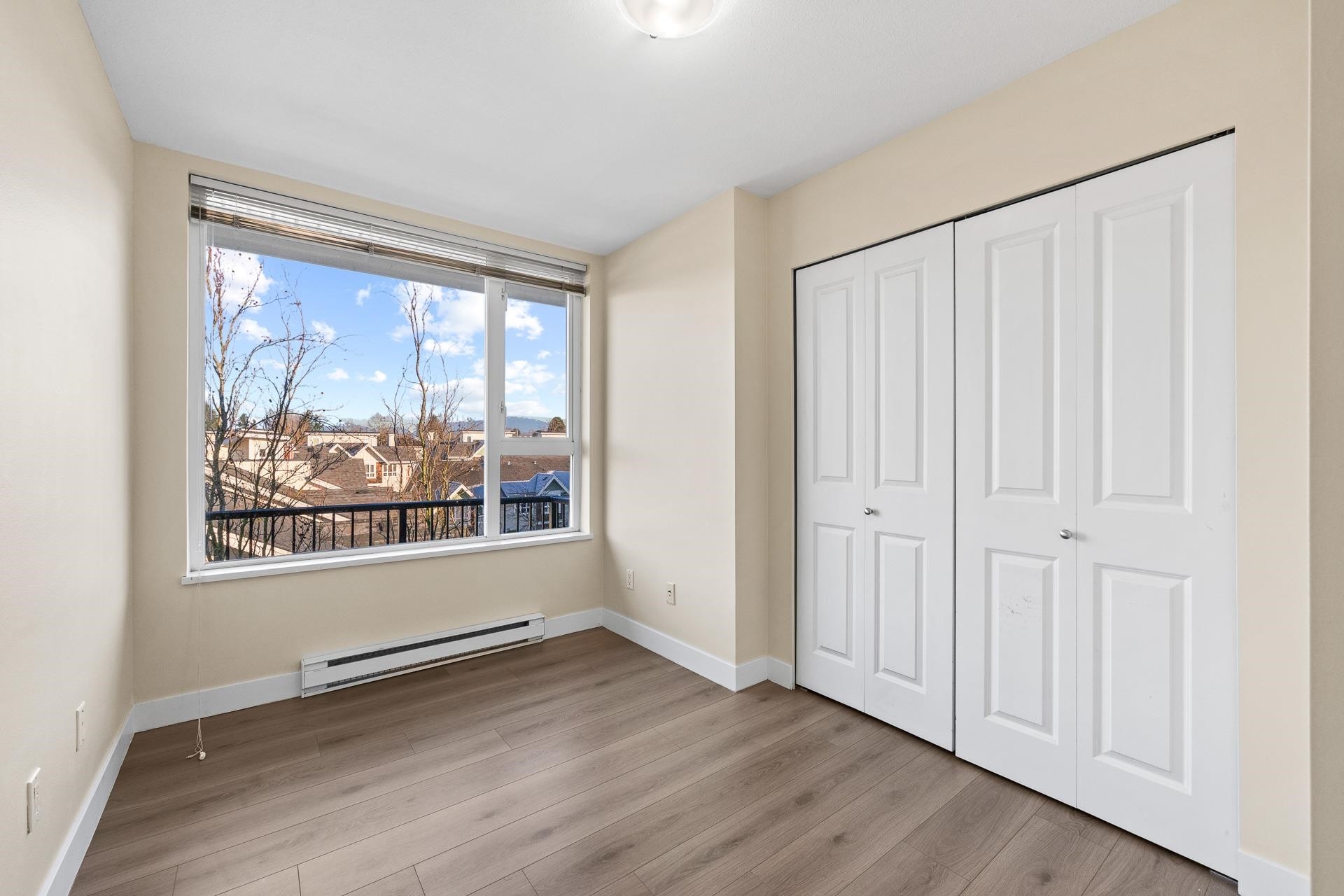 417-7089 Mont Royal Square, Vancouver, BC