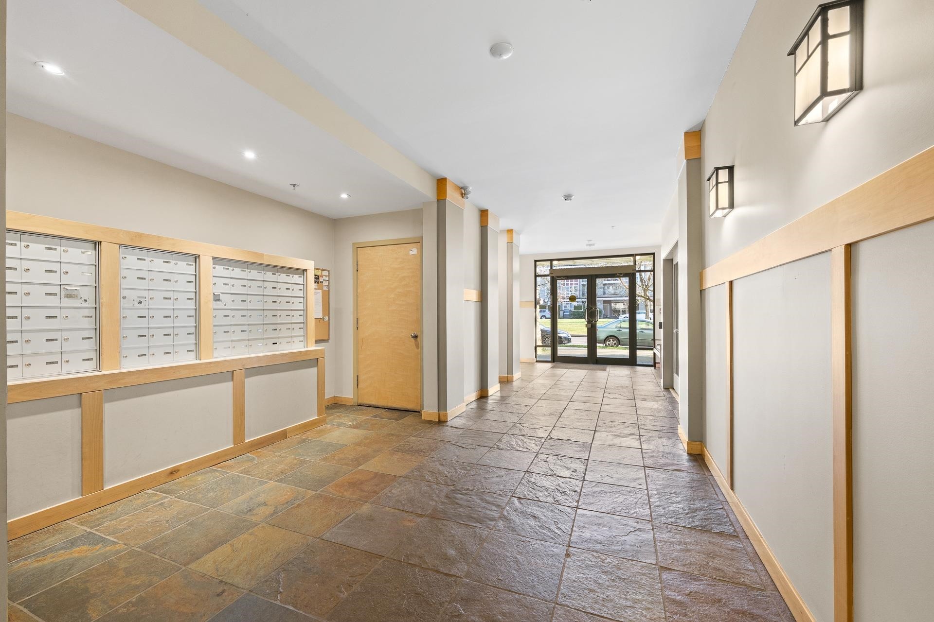 417-7089 Mont Royal Square, Vancouver, BC