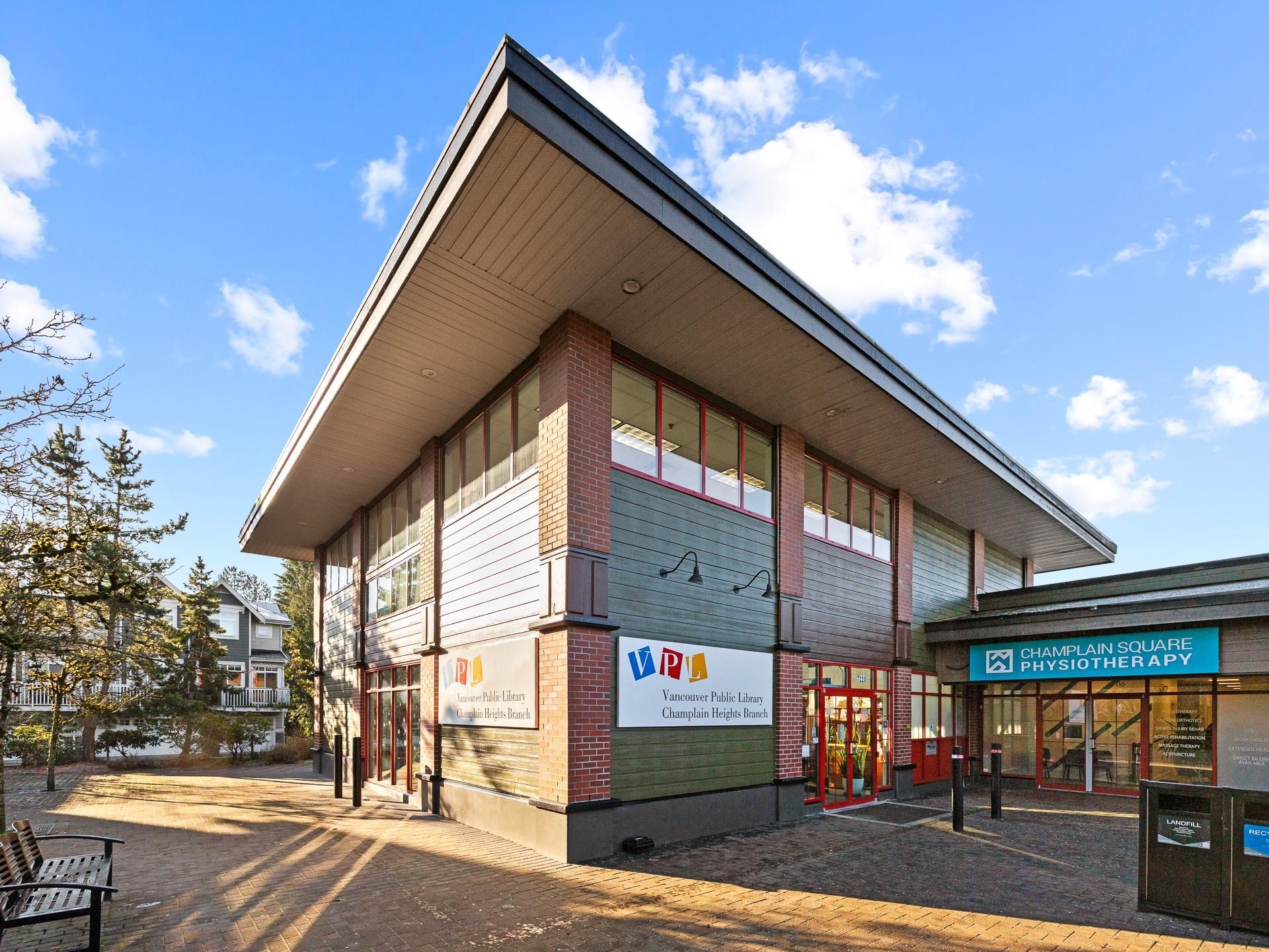 417-7089 Mont Royal Square, Vancouver, BC