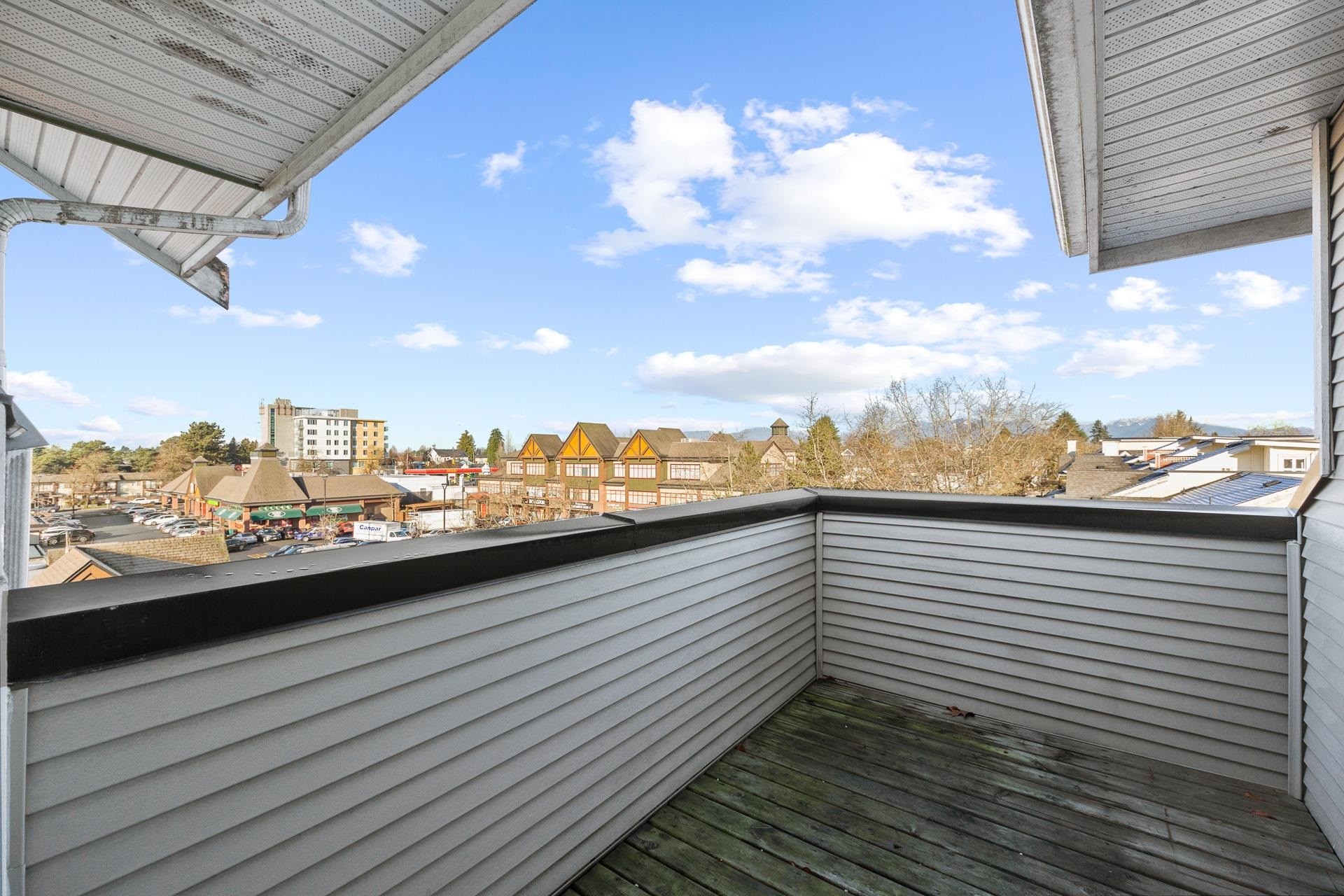 417-7089 Mont Royal Square, Vancouver, BC