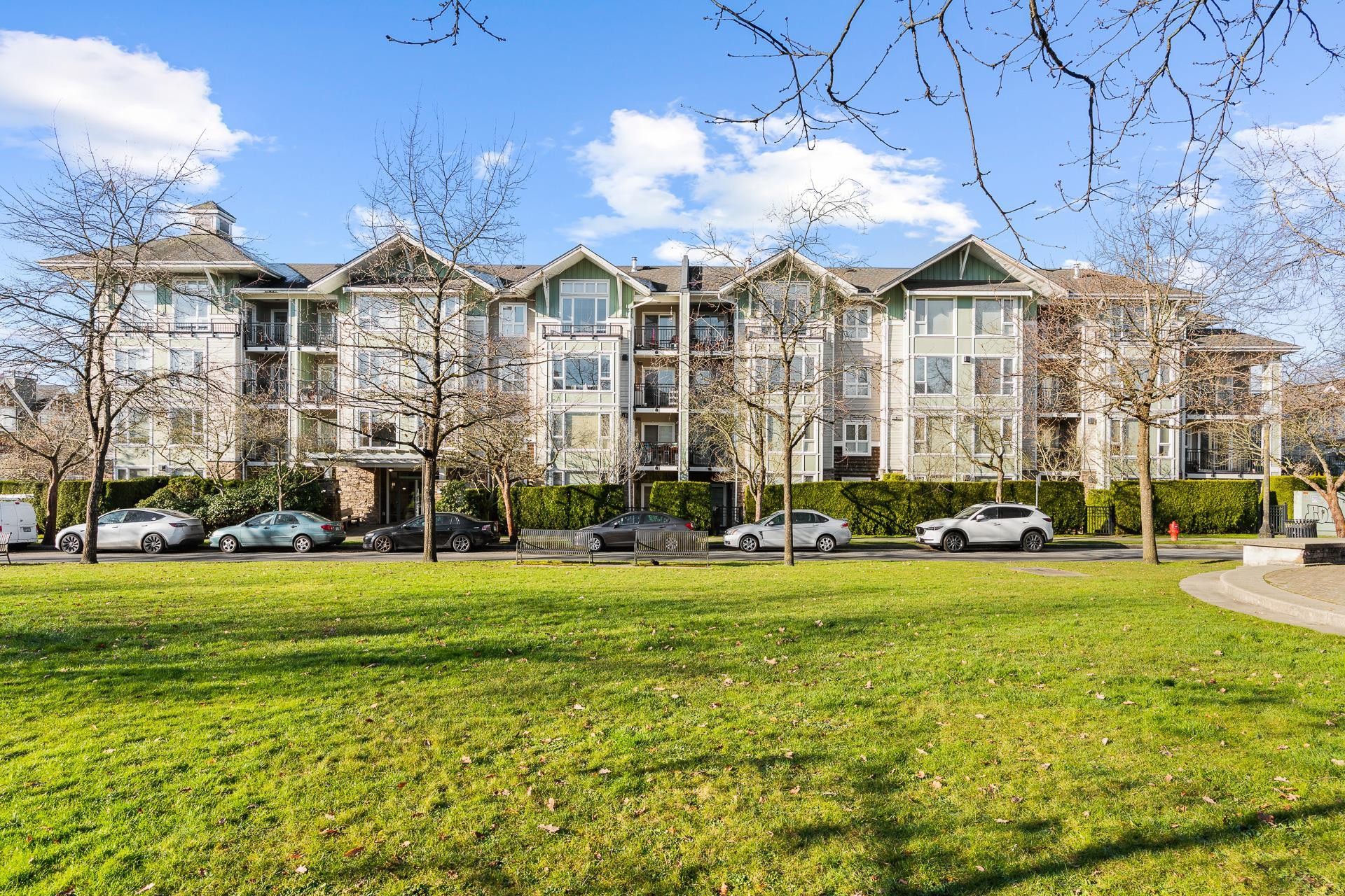 417-7089 Mont Royal Square, Vancouver, BC