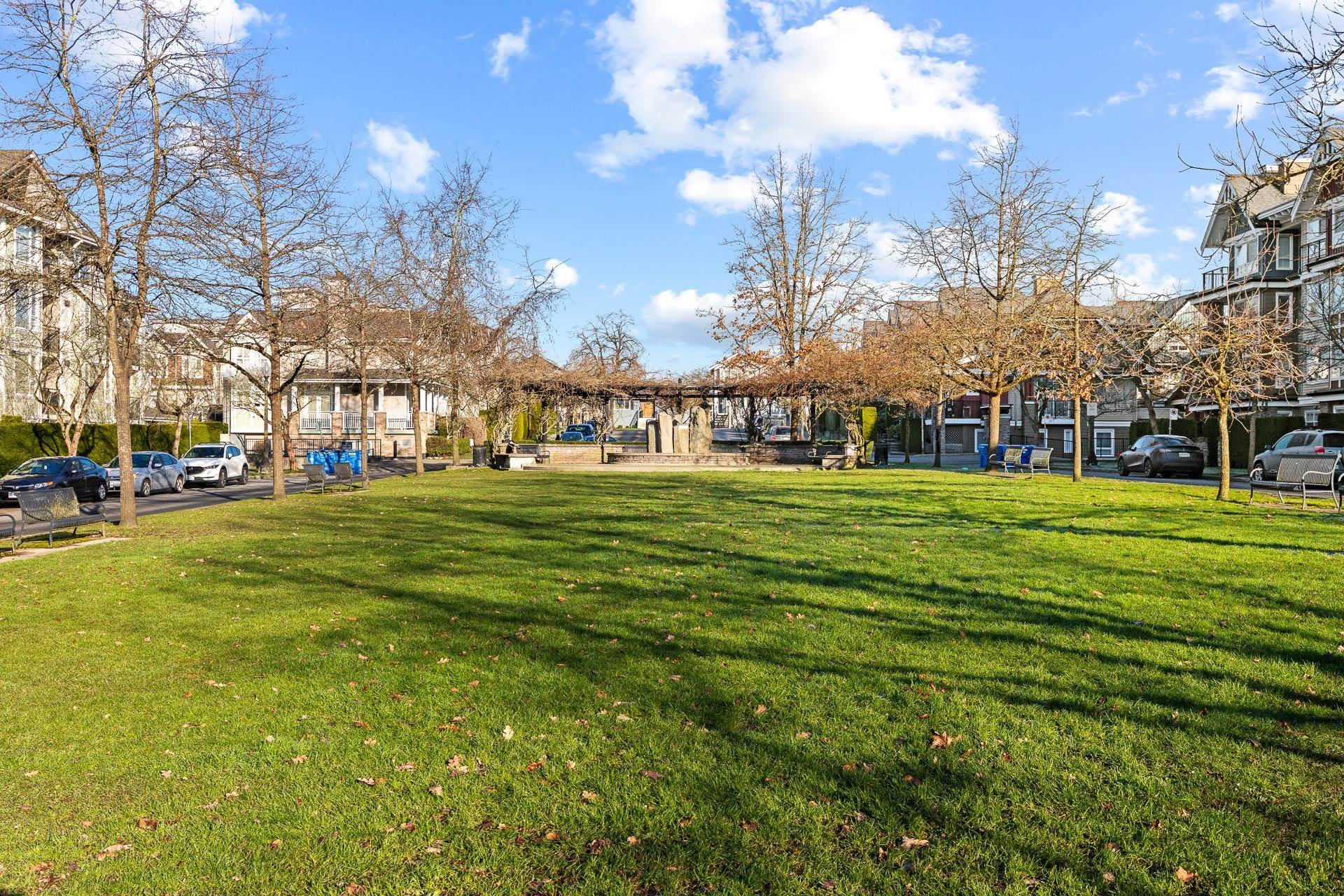 417-7089 Mont Royal Square, Vancouver, BC