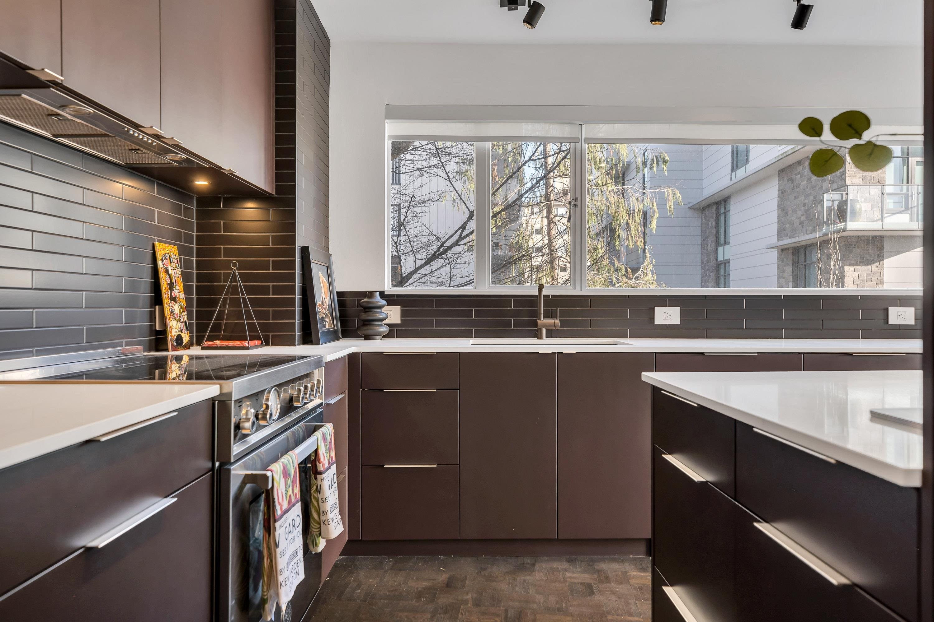 101-2135 Argyle Avenue, West Vancouver, BC