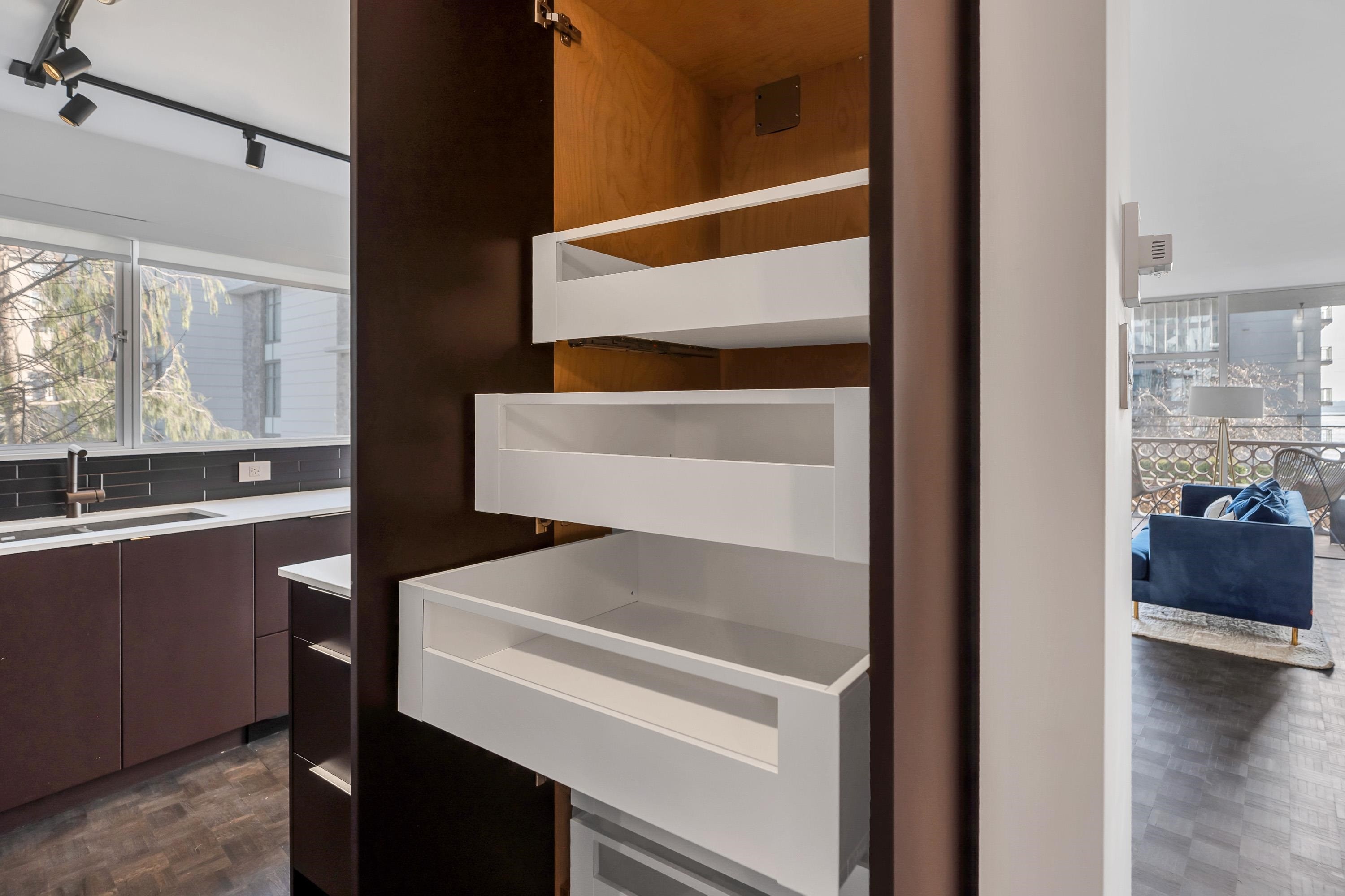 101-2135 Argyle Avenue, West Vancouver, BC