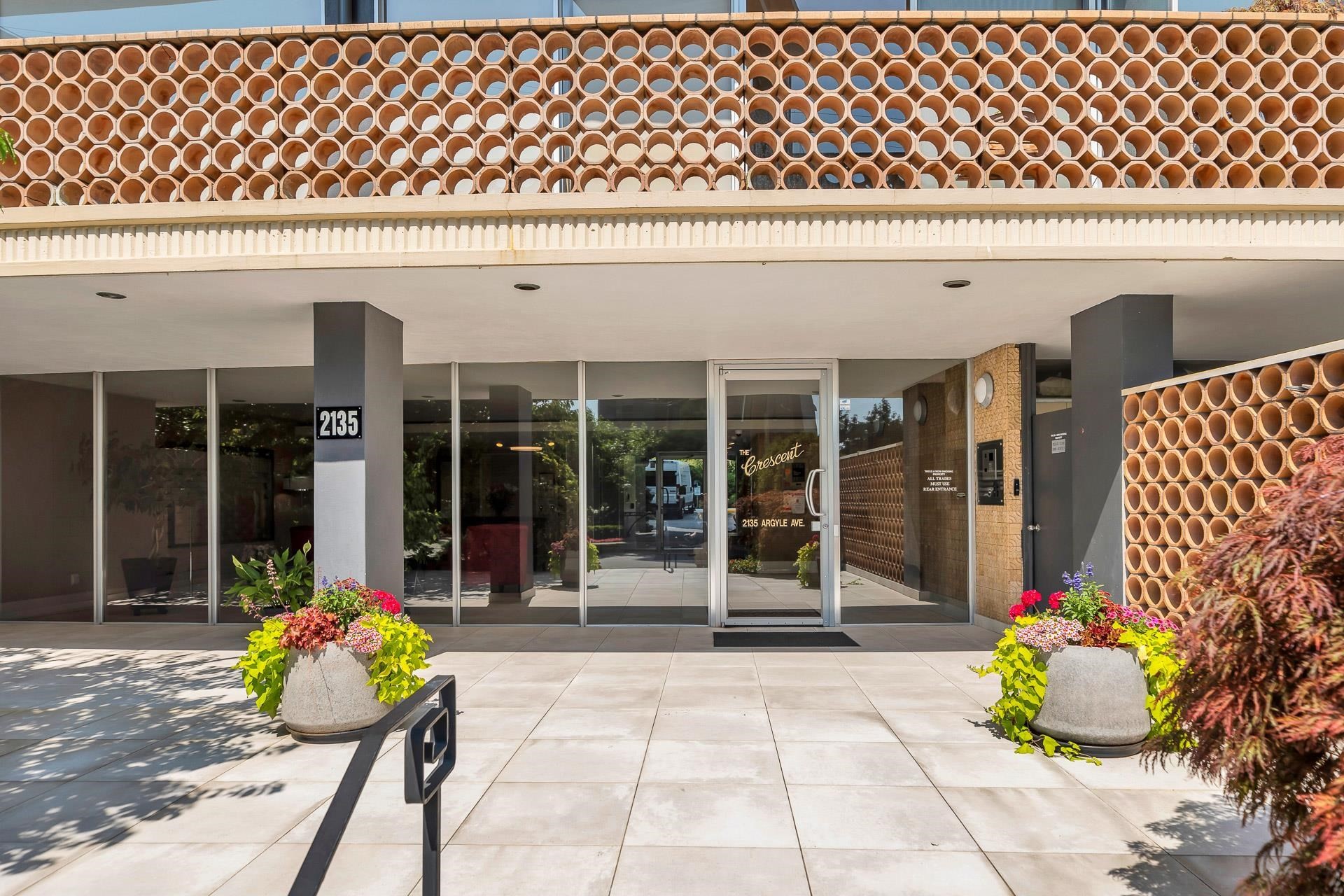 101-2135 Argyle Avenue, West Vancouver, BC