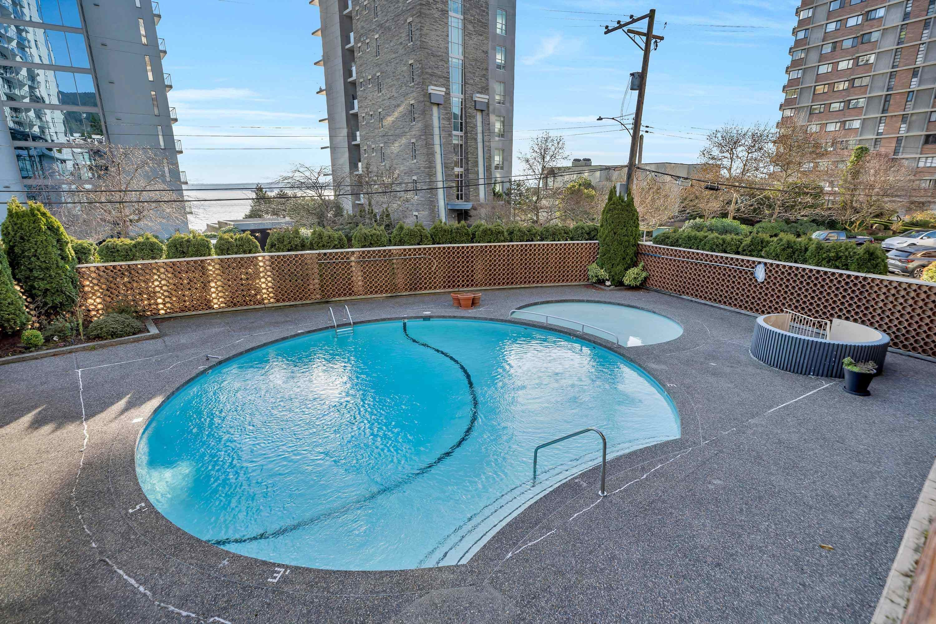 101-2135 Argyle Avenue, West Vancouver, BC