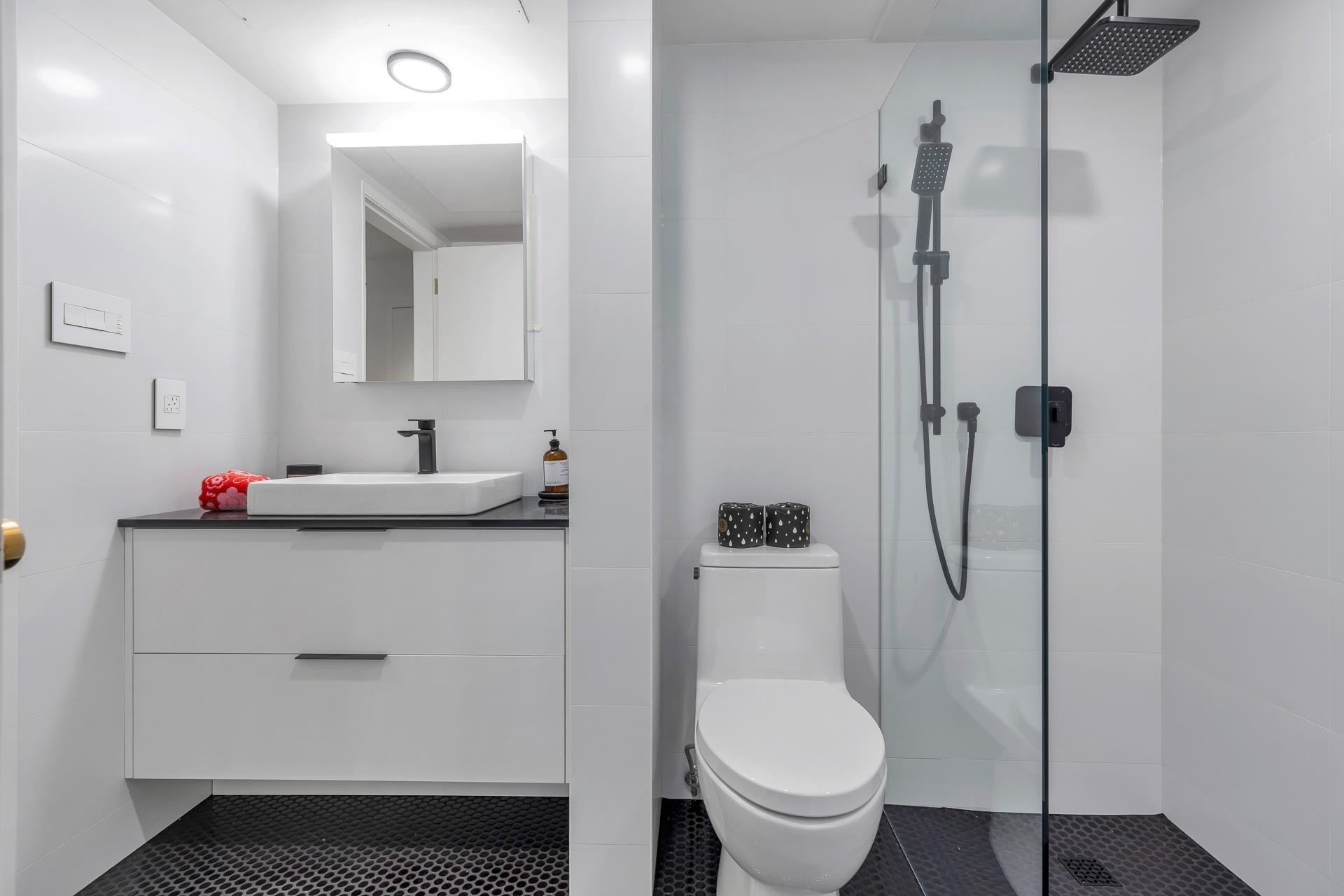 101-2135 Argyle Avenue, West Vancouver, BC