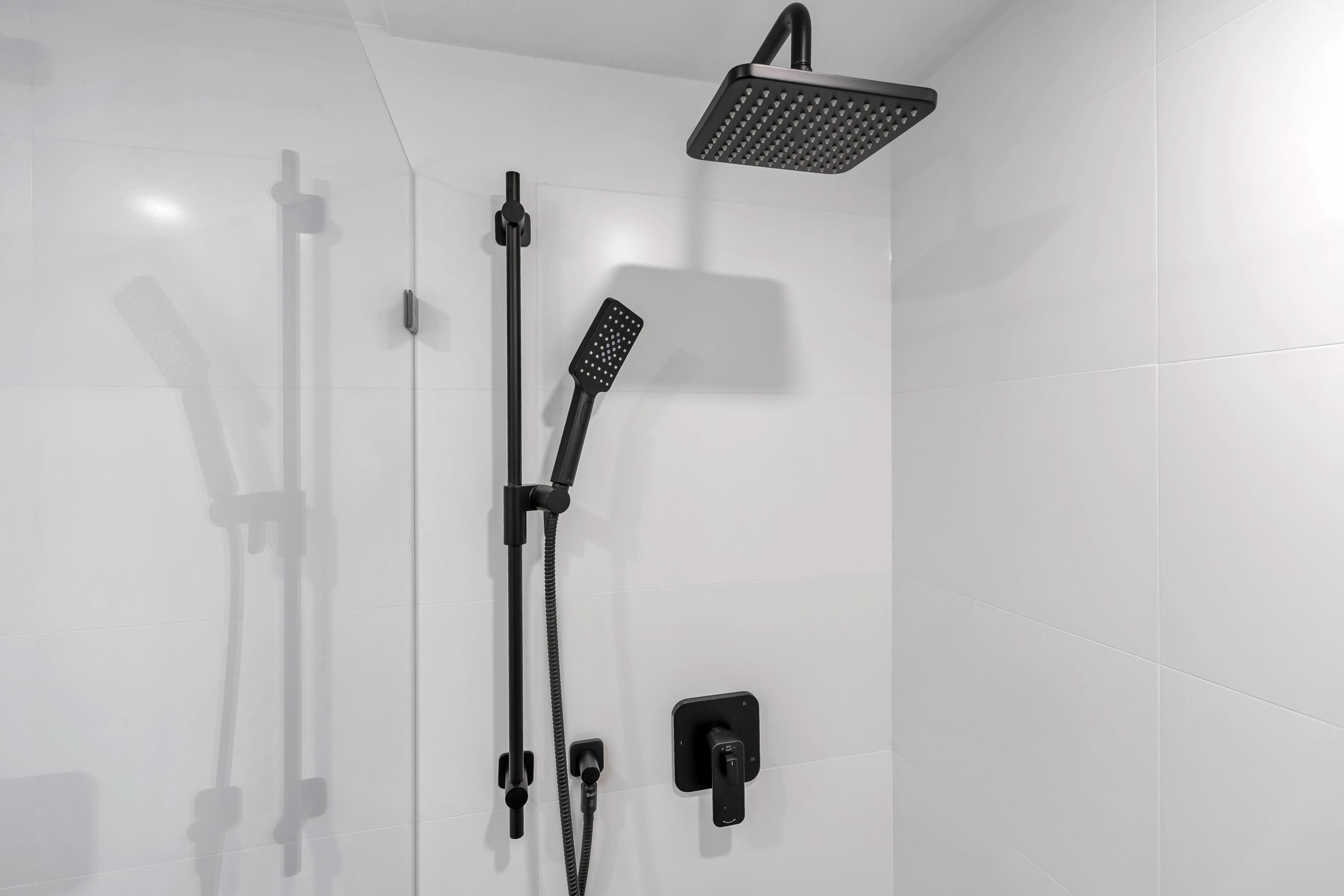 101-2135 Argyle Avenue, West Vancouver, BC