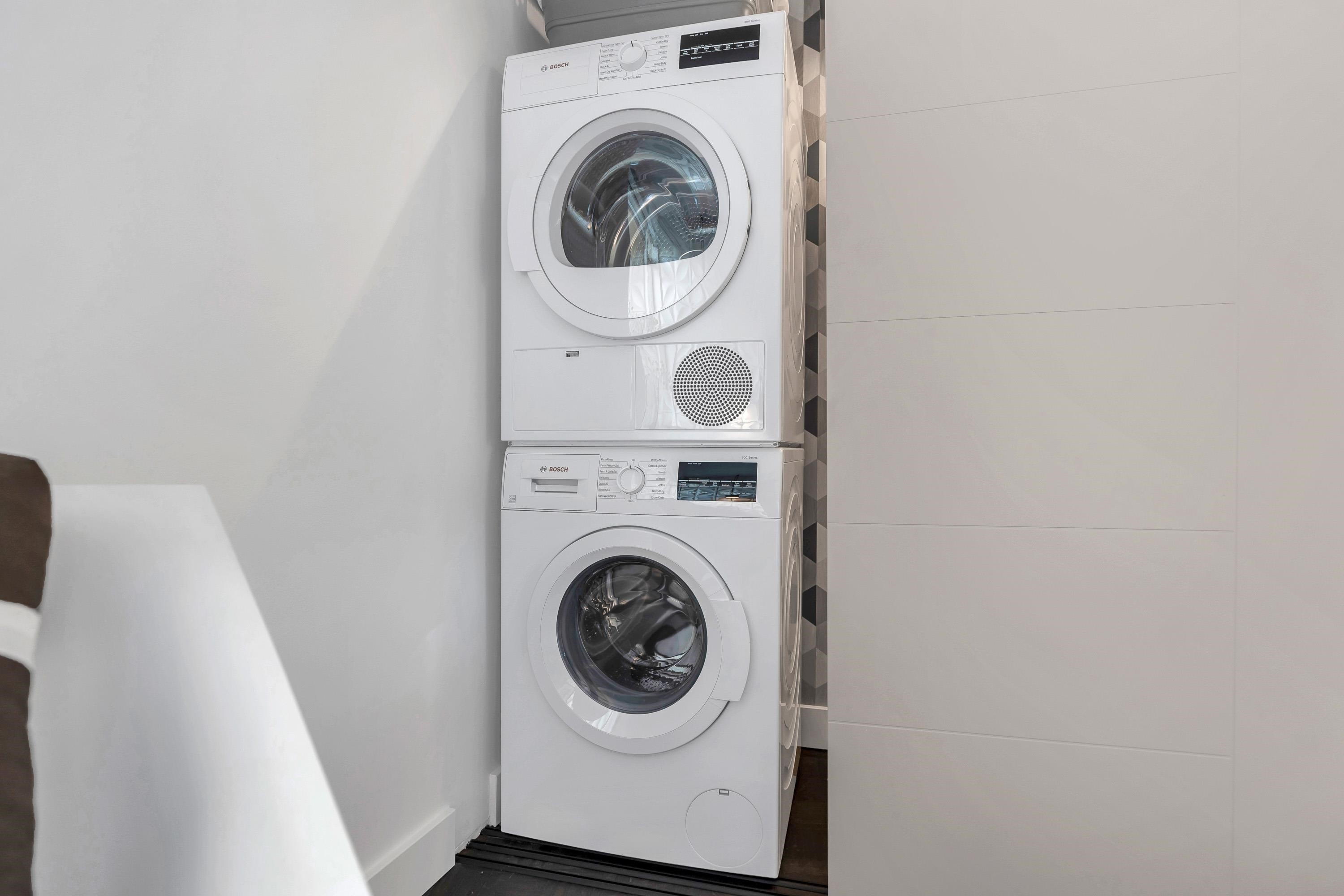 101-2135 Argyle Avenue, West Vancouver, BC