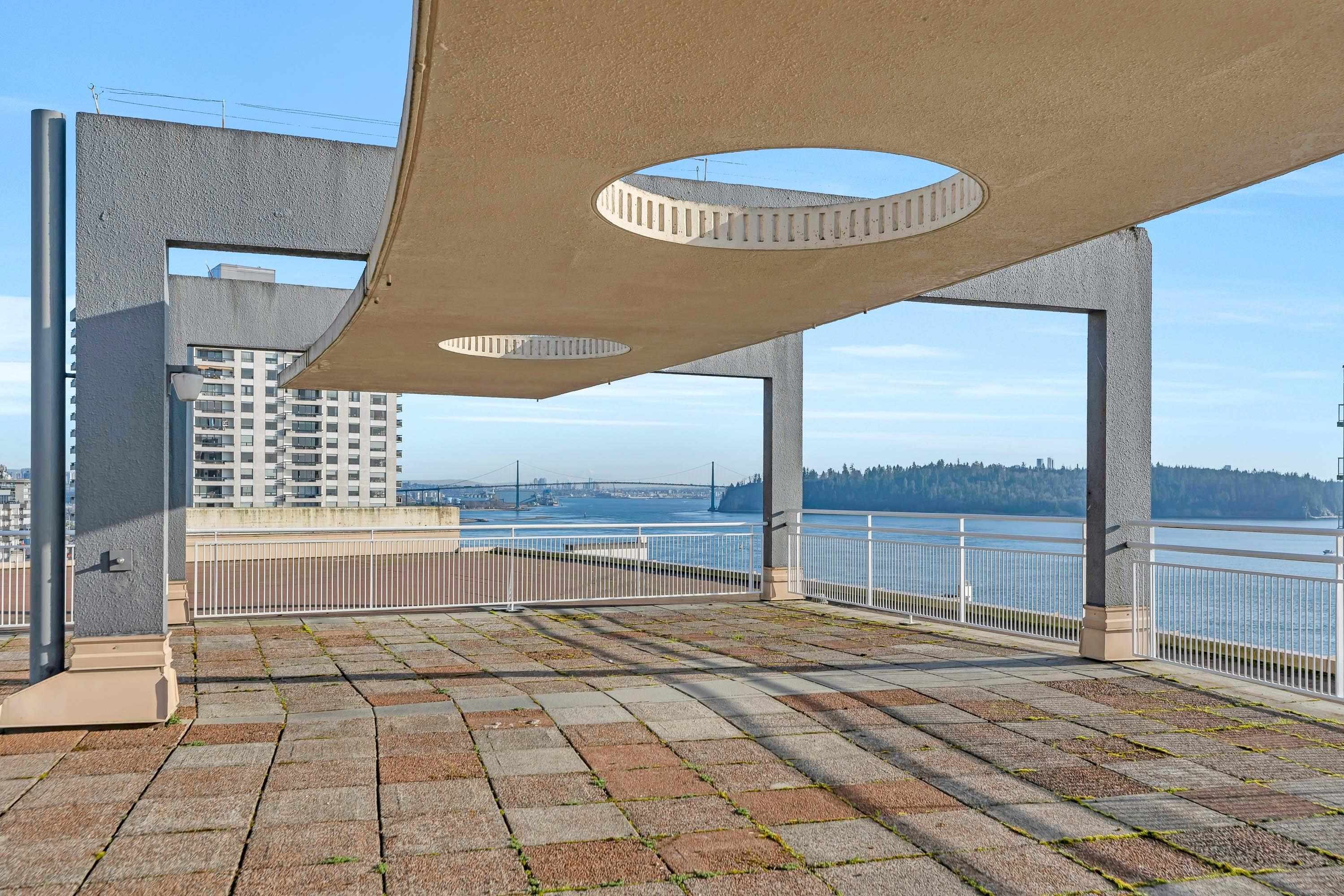 101-2135 Argyle Avenue, West Vancouver, BC