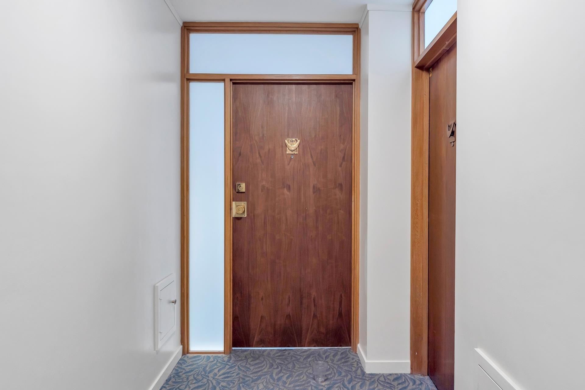 101-2135 Argyle Avenue, West Vancouver, BC