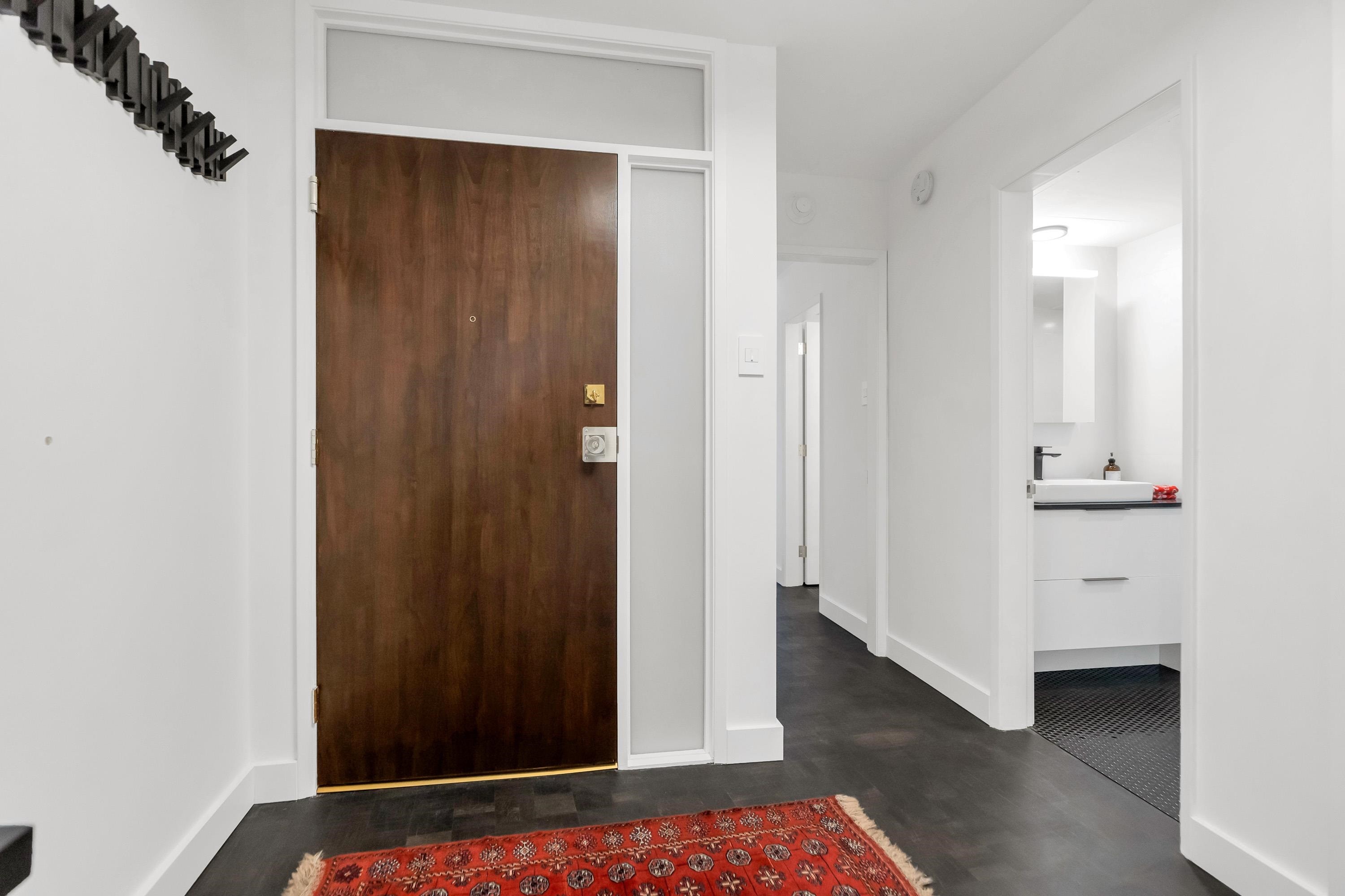 101-2135 Argyle Avenue, West Vancouver, BC