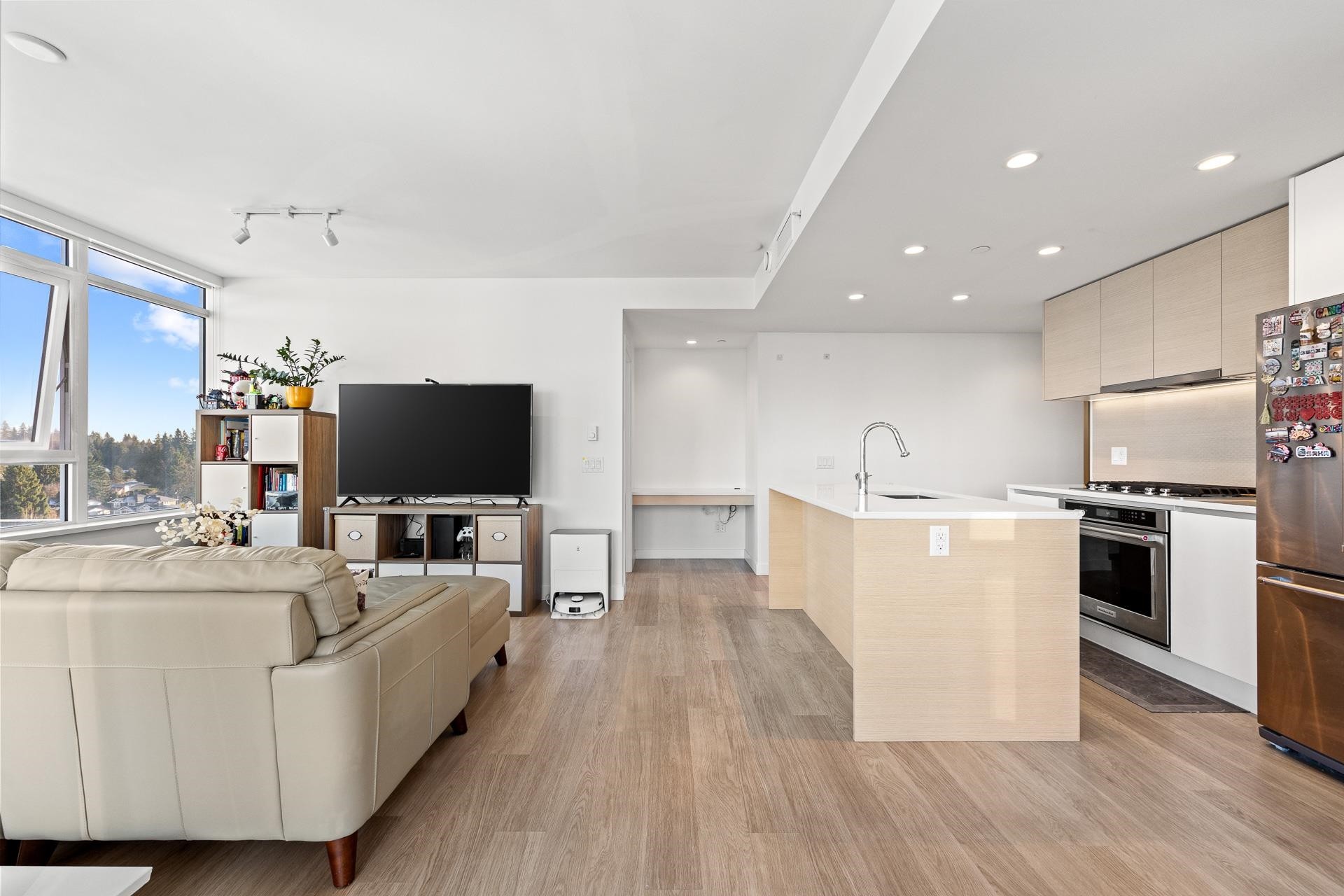 907-525 Foster Avenue, Coquitlam, BC