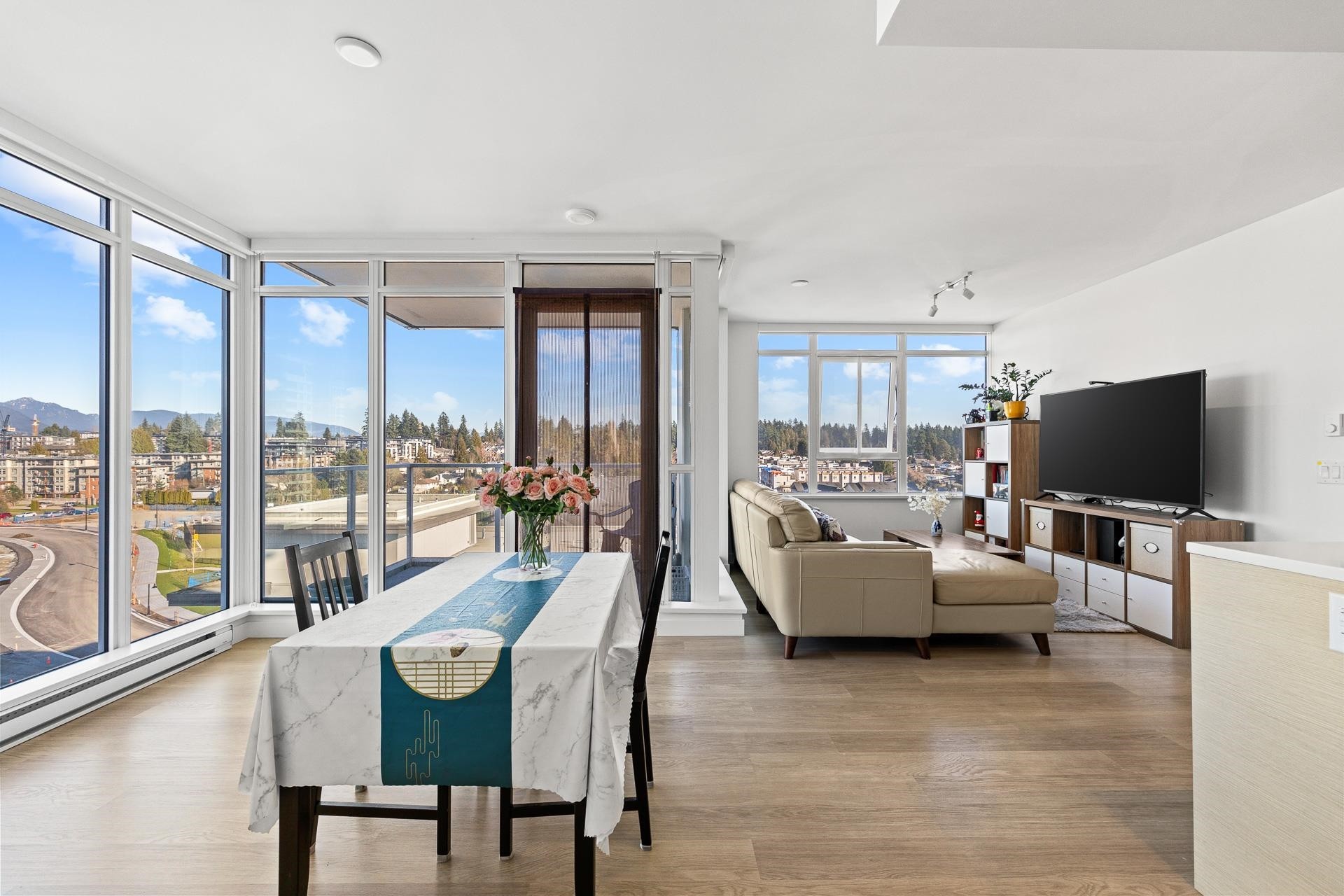 907-525 Foster Avenue, Coquitlam, BC