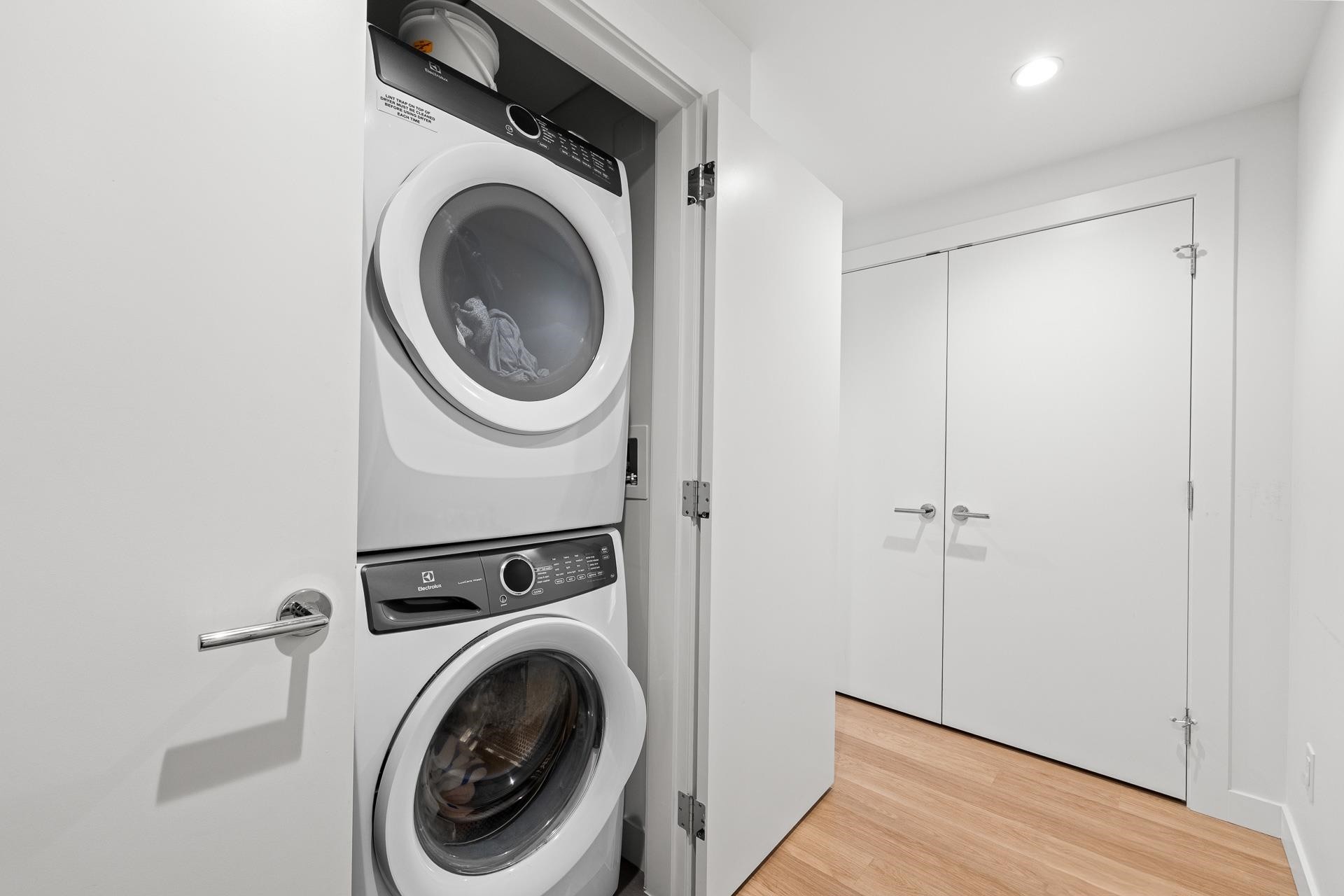 907-525 Foster Avenue, Coquitlam, BC