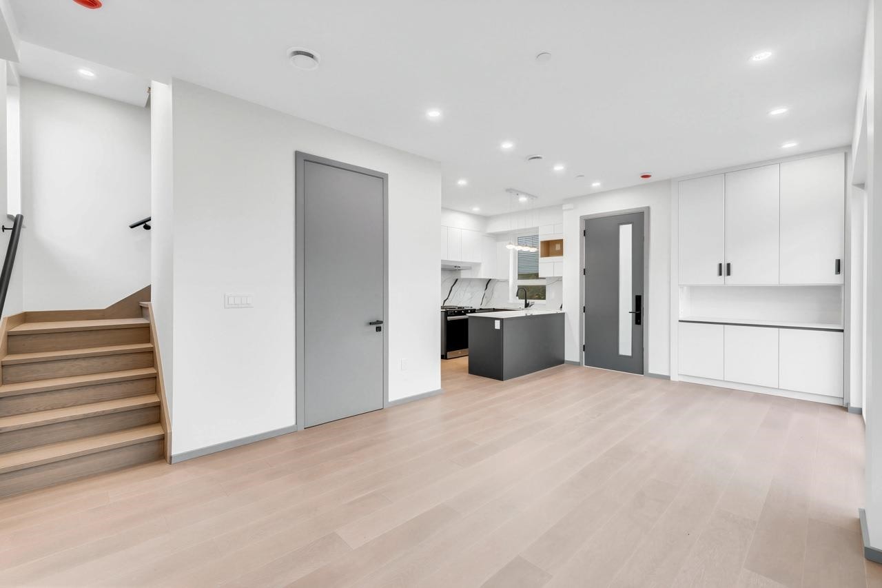 2-3547 Georgia Street E, Vancouver, BC