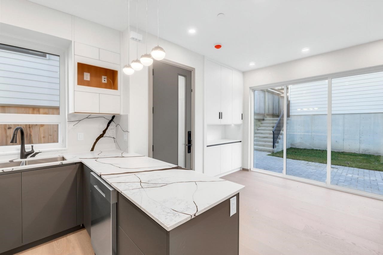 2-3547 Georgia Street E, Vancouver, BC