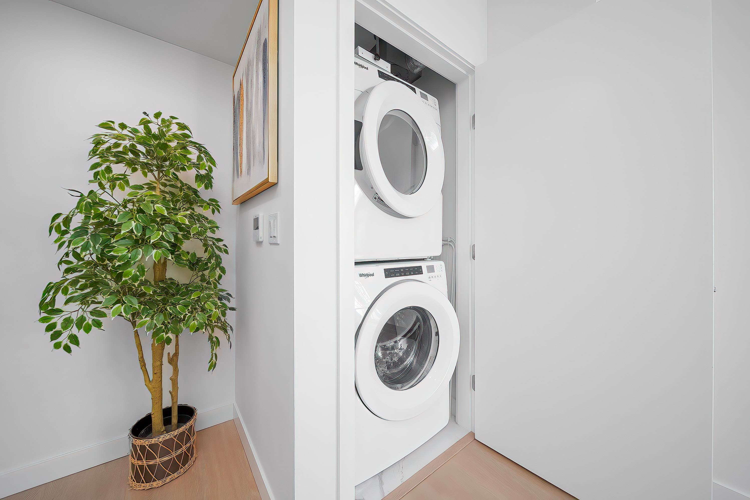 2501-7769 Park Crescent, Burnaby, BC