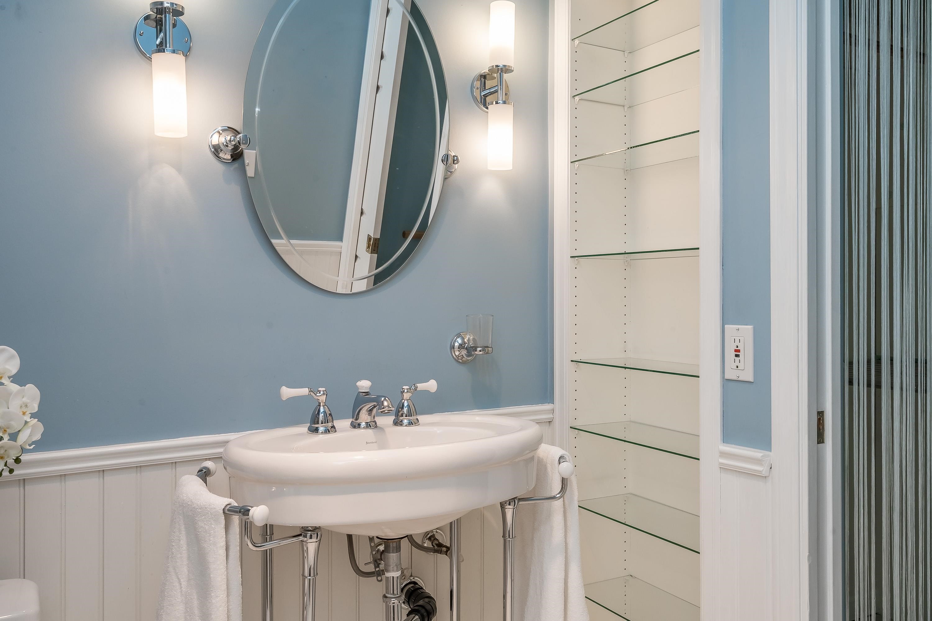 305-4728 53 Street, Delta, BC