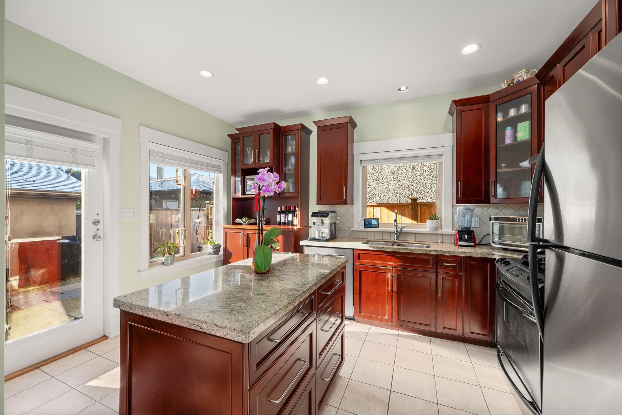 720 68Th Avenue W, Vancouver, BC