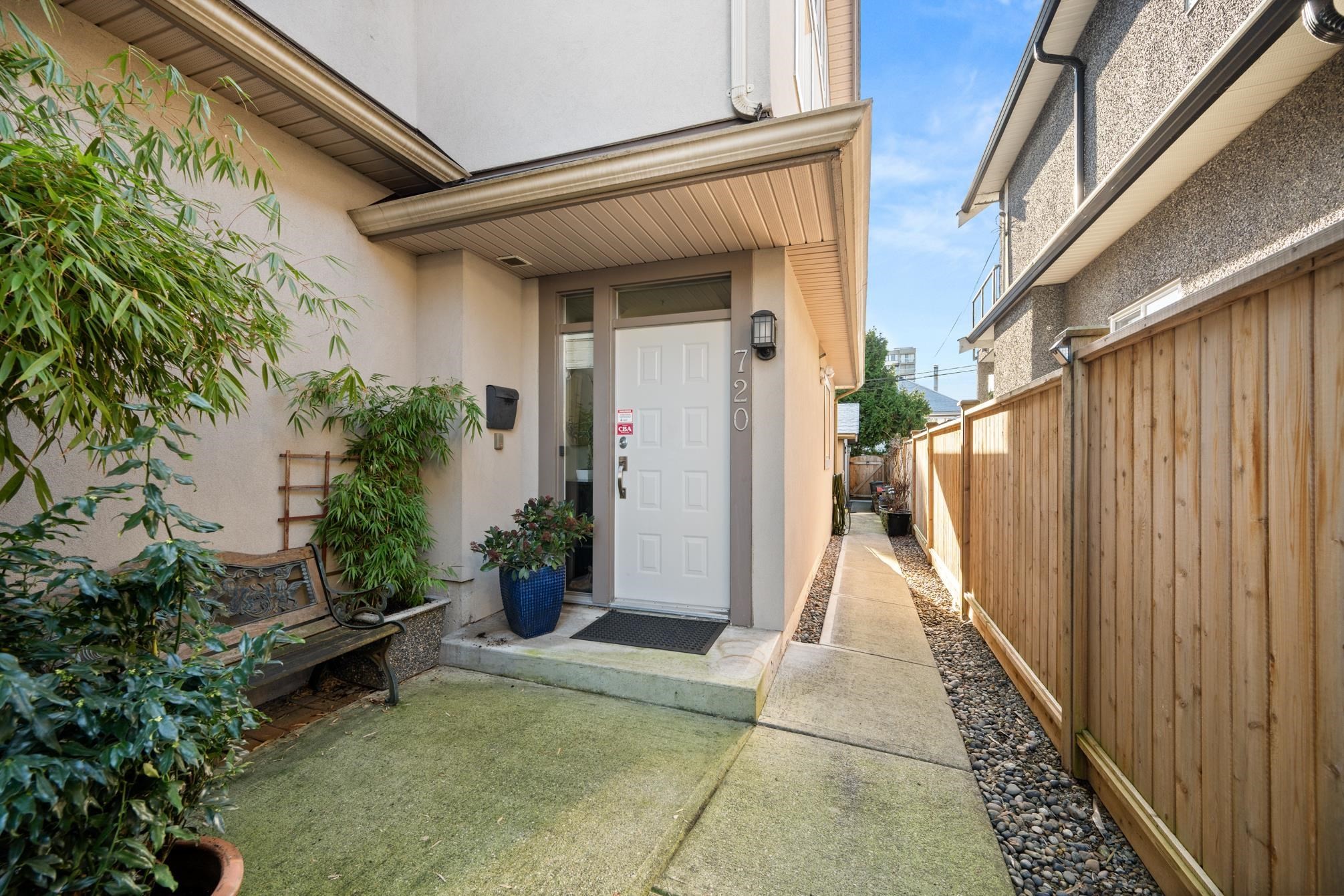 720 68Th Avenue W, Vancouver, BC