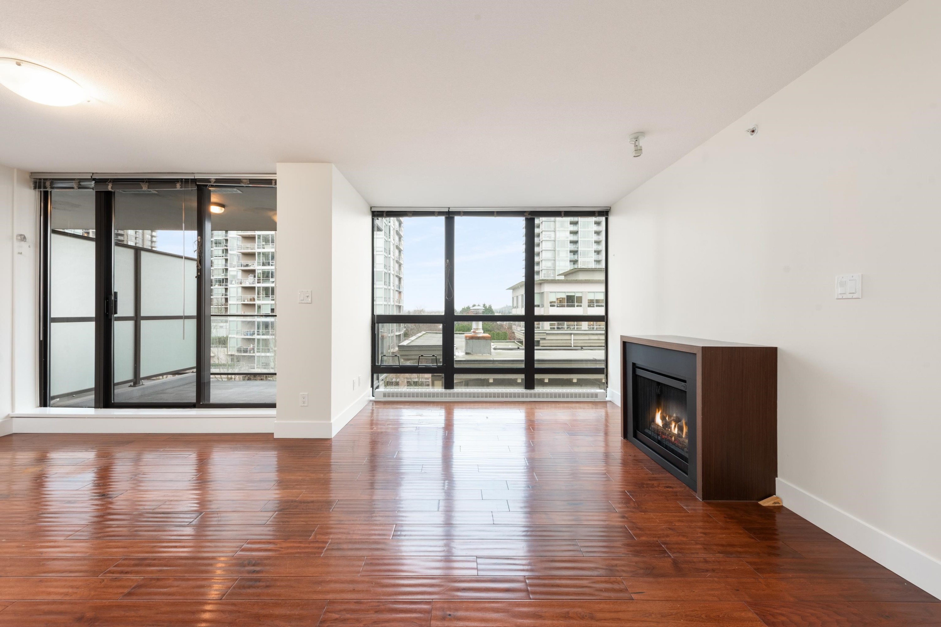 705-2959 Glen Drive, Coquitlam, BC