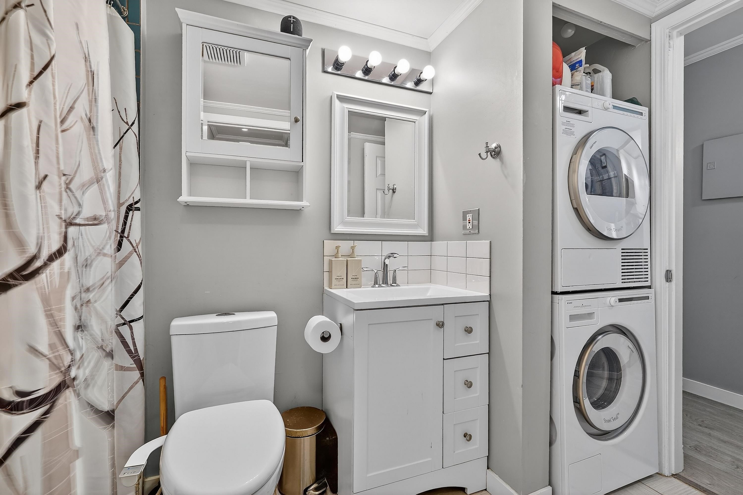 211-230 Mowat Street, New Westminster, BC