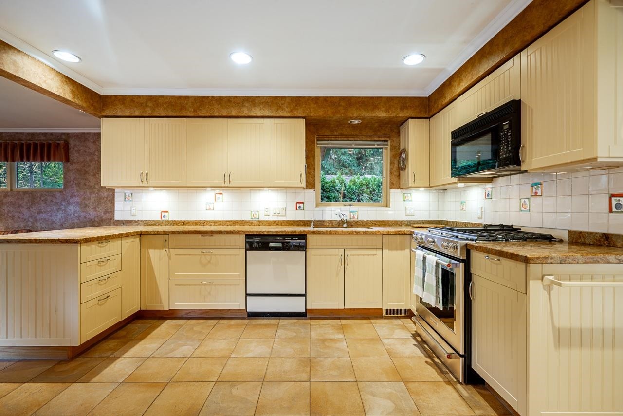 4695 Mapleridge Drive, North Vancouver, BC