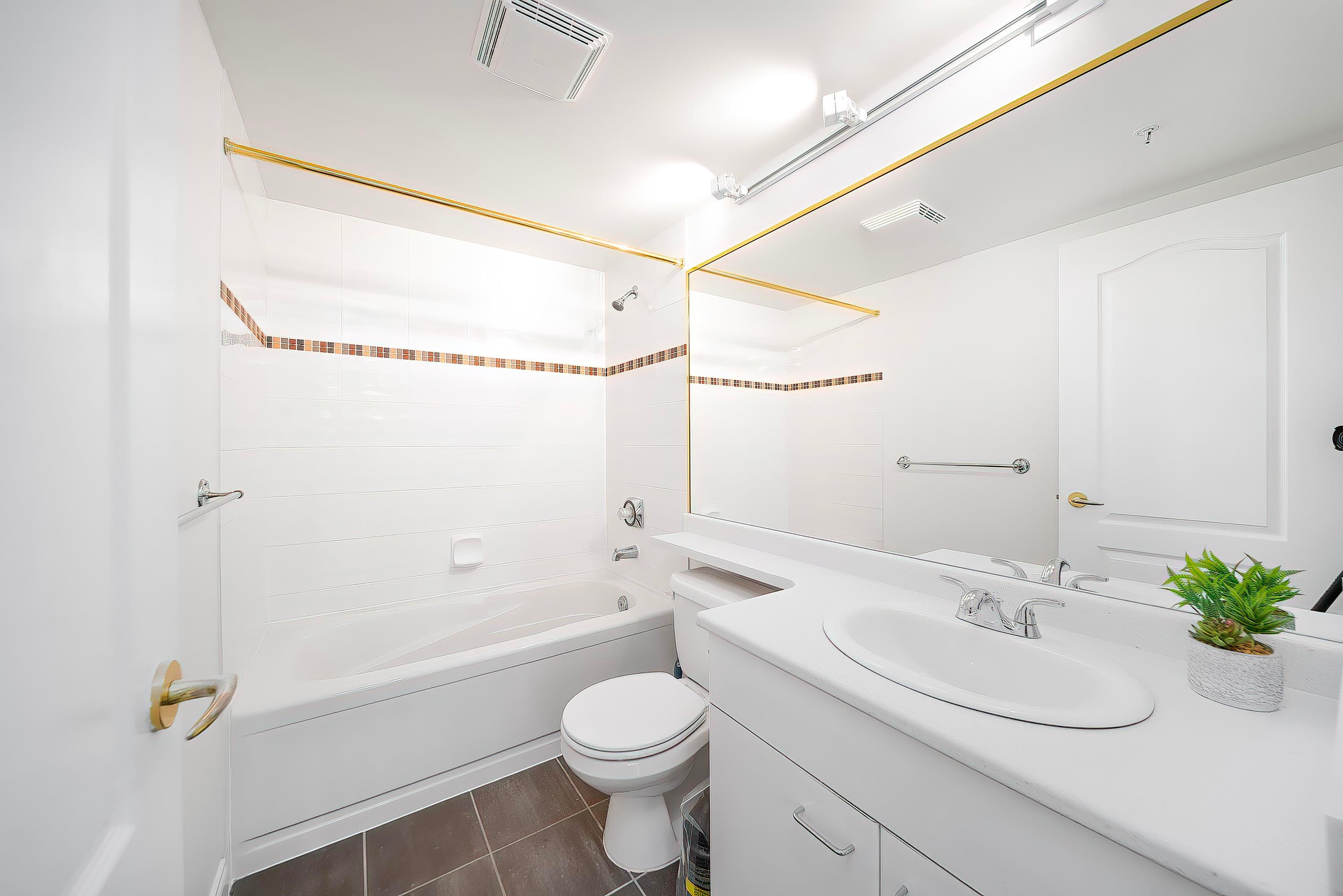 811-7380 Elmbridge Way, Richmond, BC