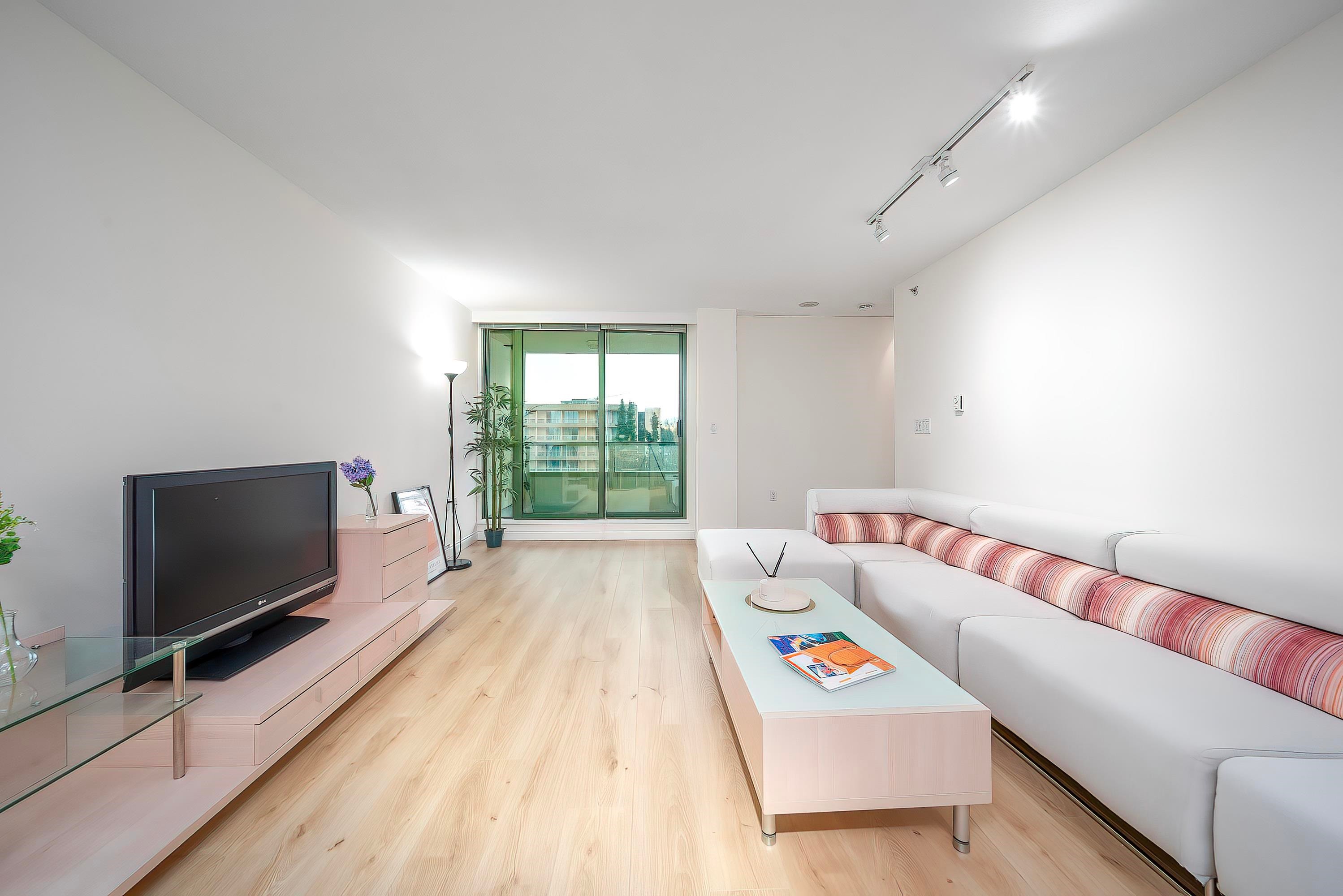 811-7380 Elmbridge Way, Richmond, BC