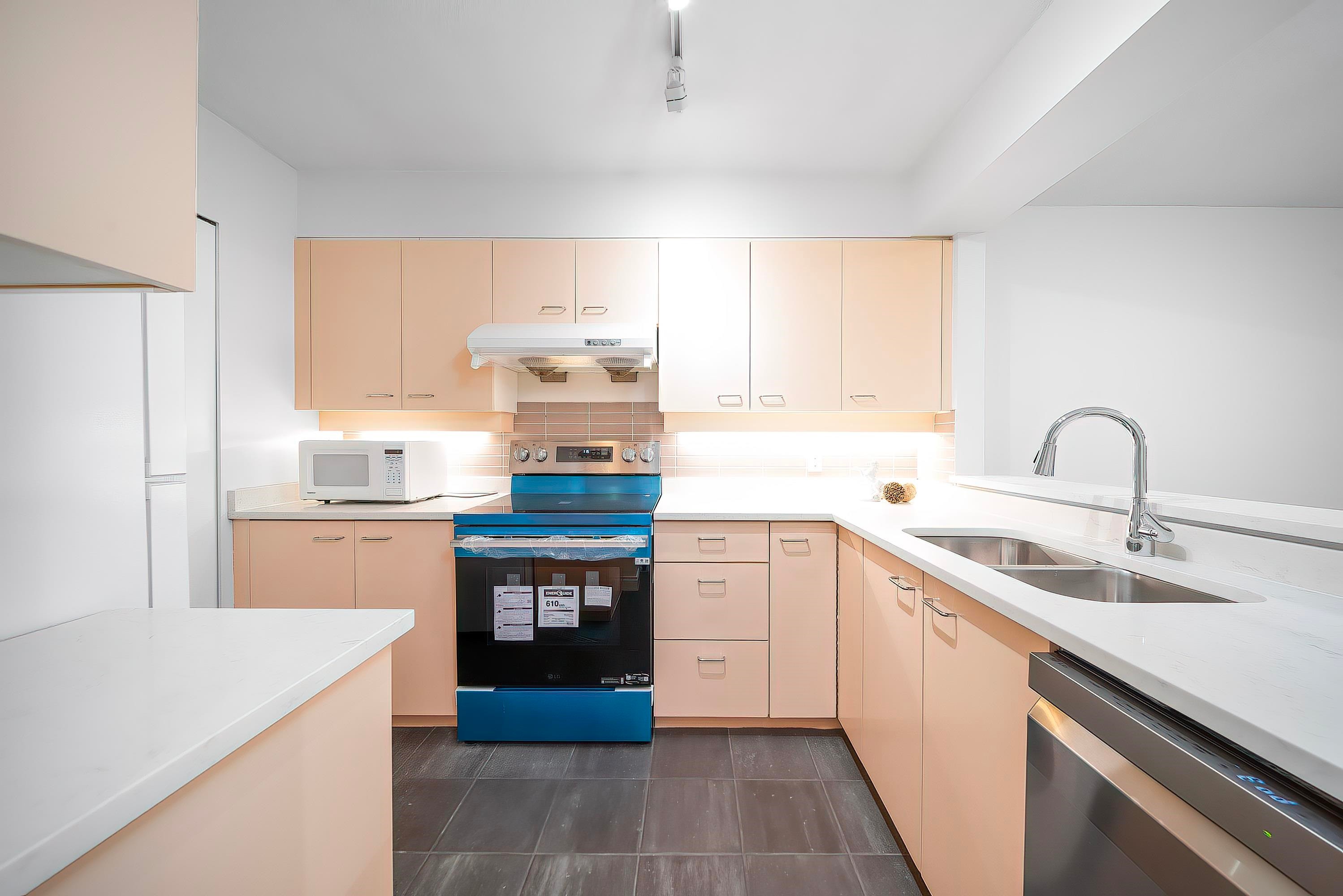 811-7380 Elmbridge Way, Richmond, BC