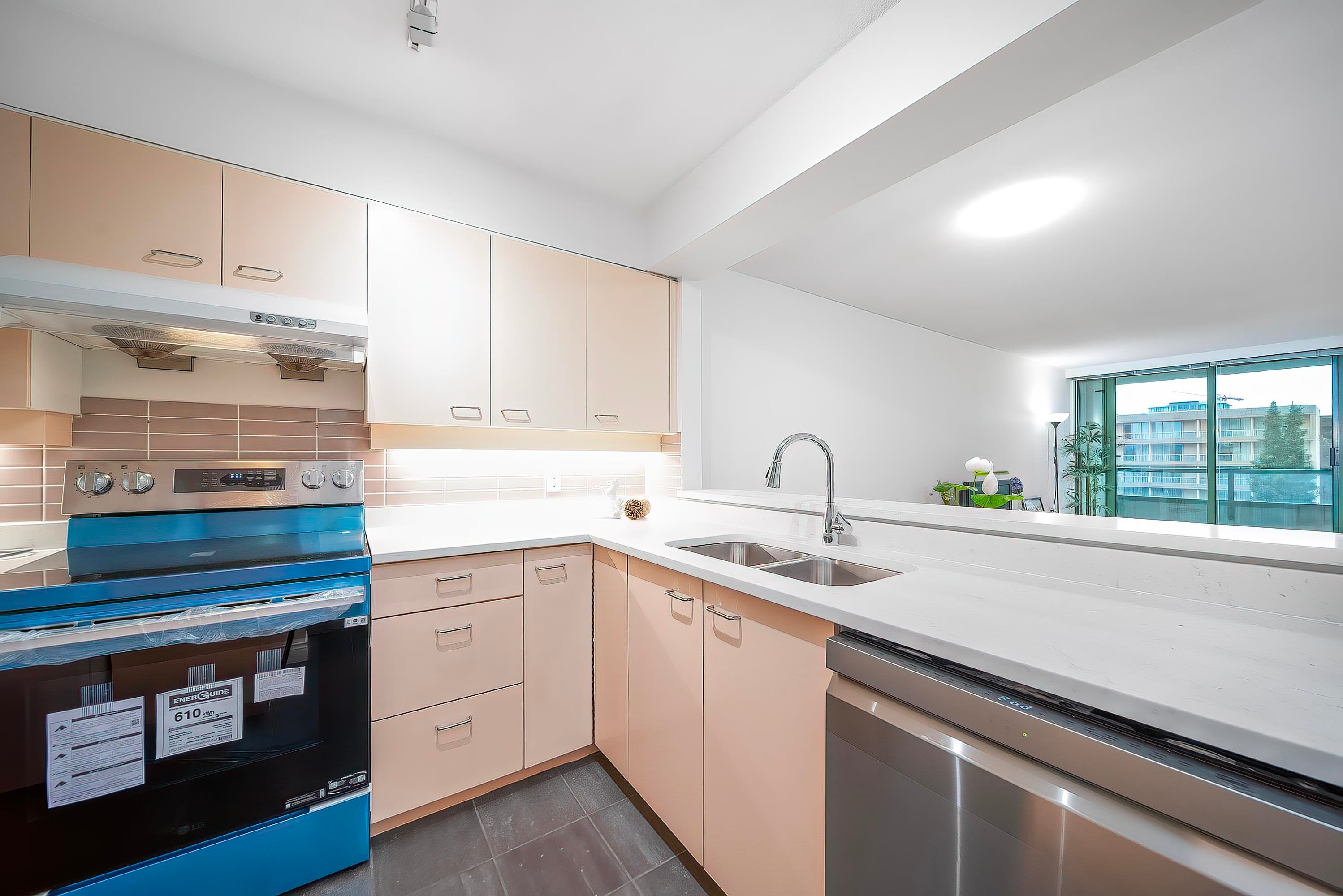 811-7380 Elmbridge Way, Richmond, BC