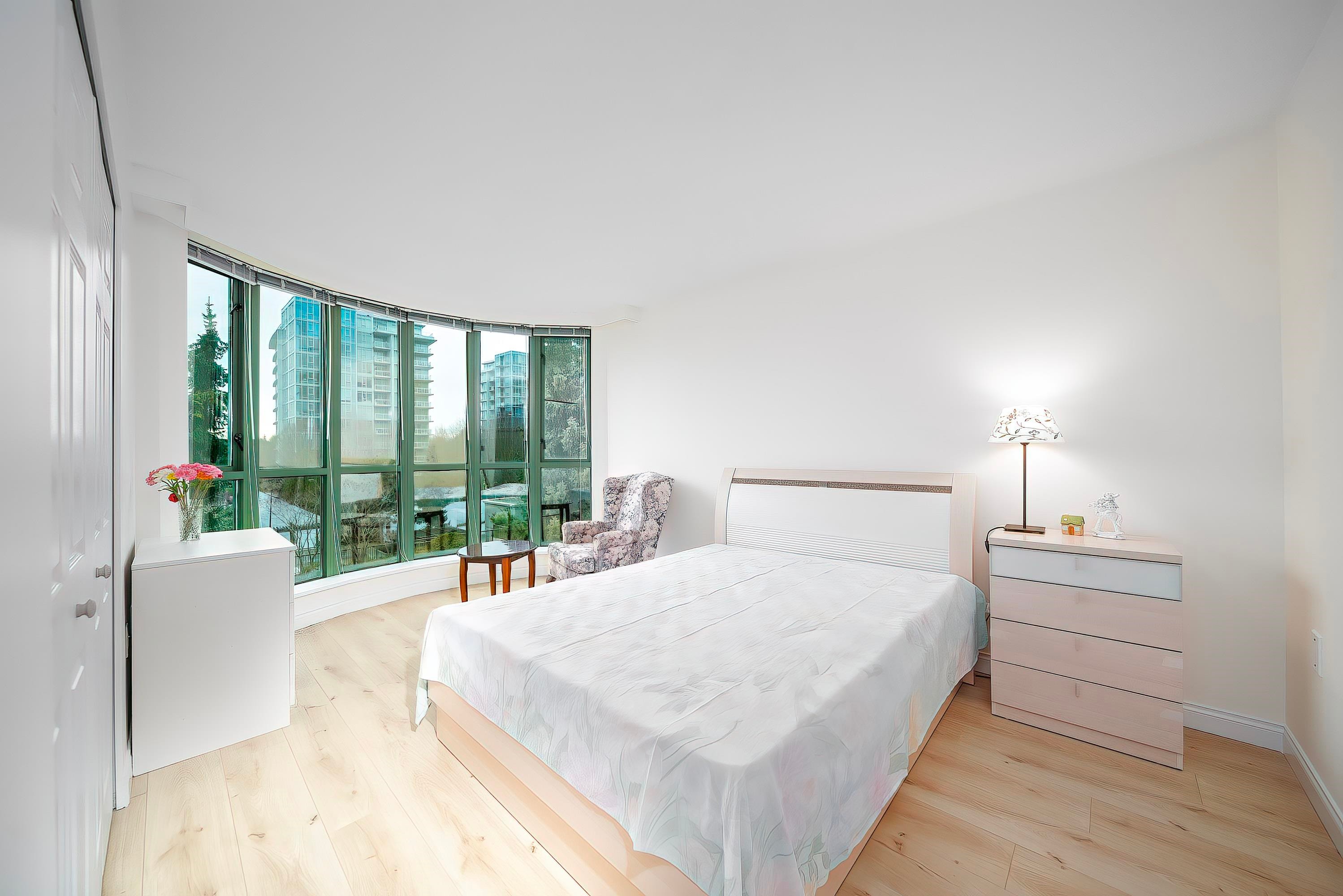 811-7380 Elmbridge Way, Richmond, BC