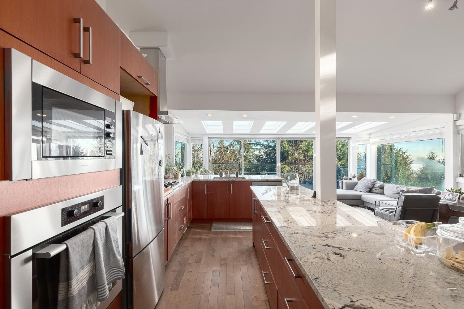 1448 Sandhurst Place, West Vancouver, BC