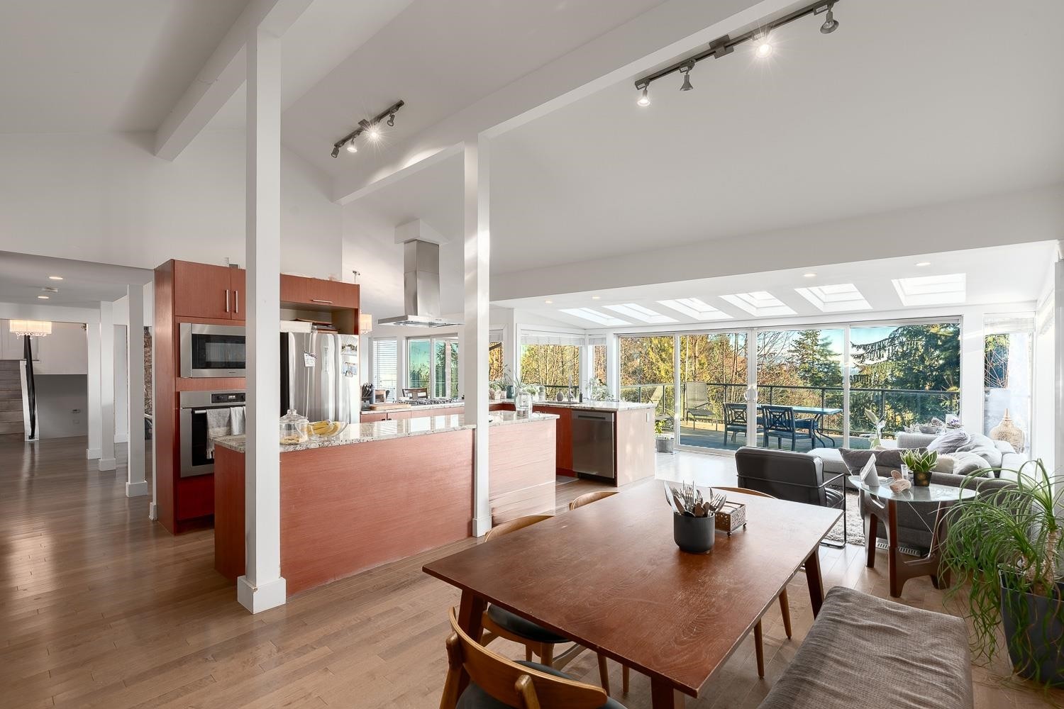 1448 Sandhurst Place, West Vancouver, BC