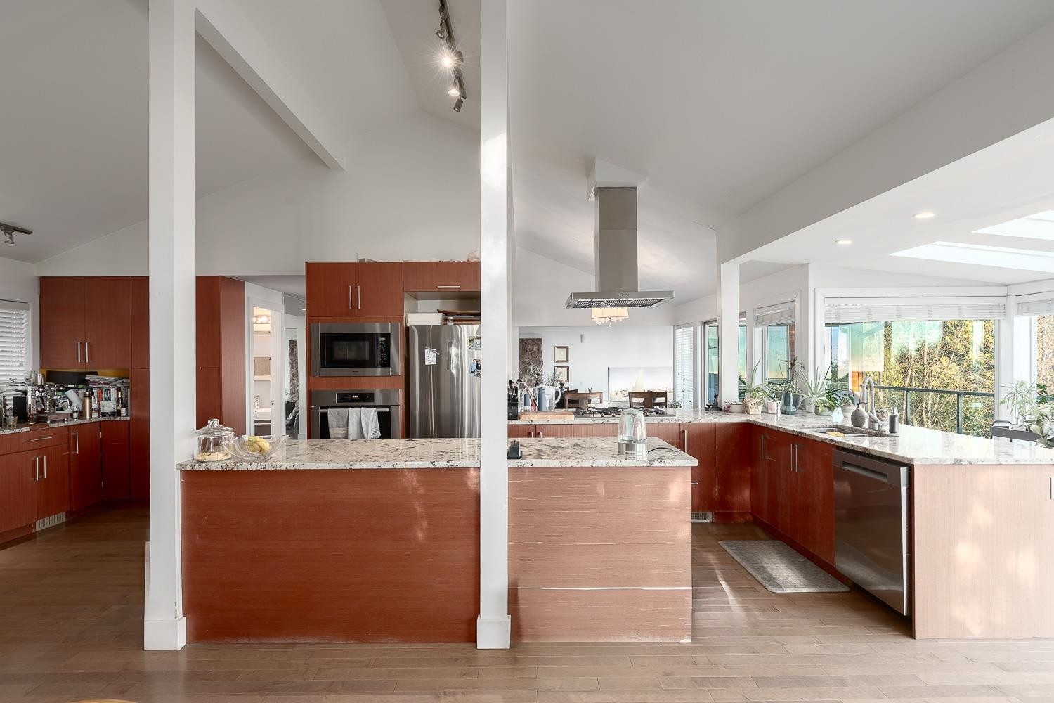 1448 Sandhurst Place, West Vancouver, BC