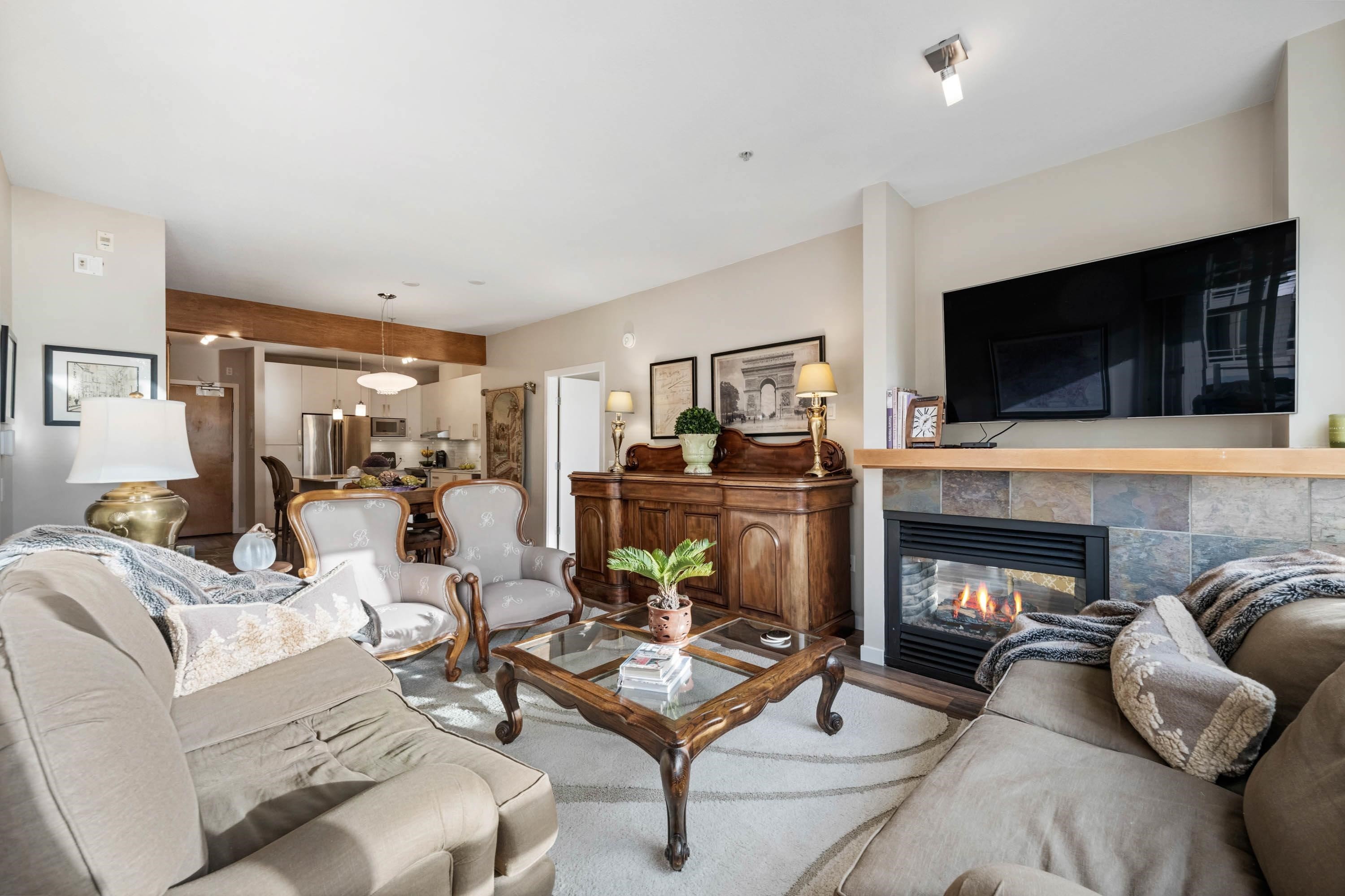 209-560 Ravenwoods Drive, North Vancouver, BC