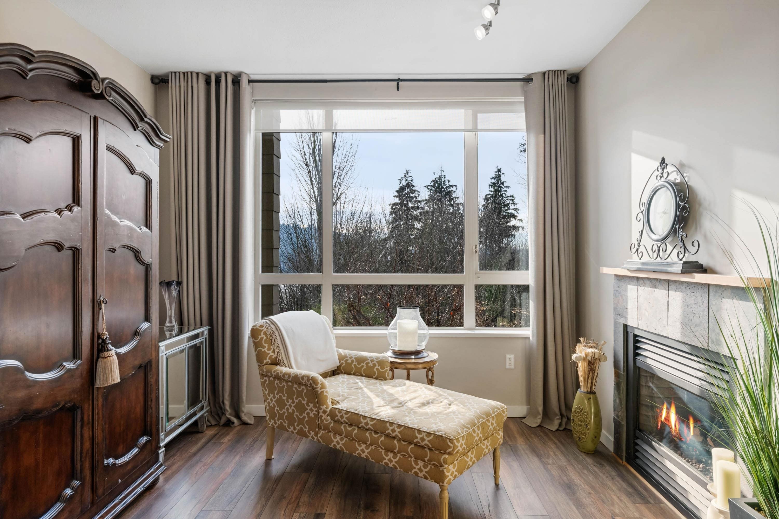 209-560 Ravenwoods Drive, North Vancouver, BC