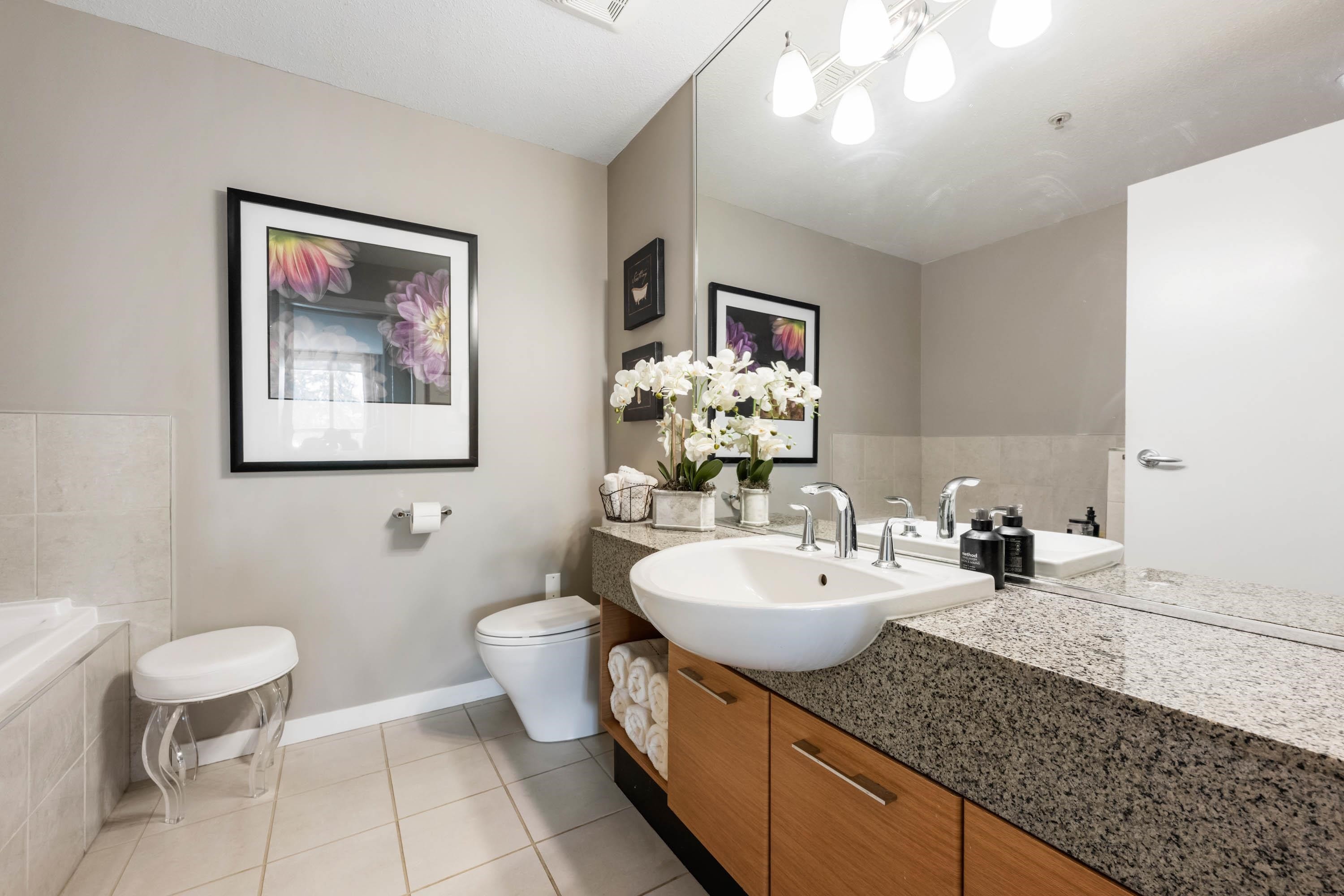 209-560 Ravenwoods Drive, North Vancouver, BC