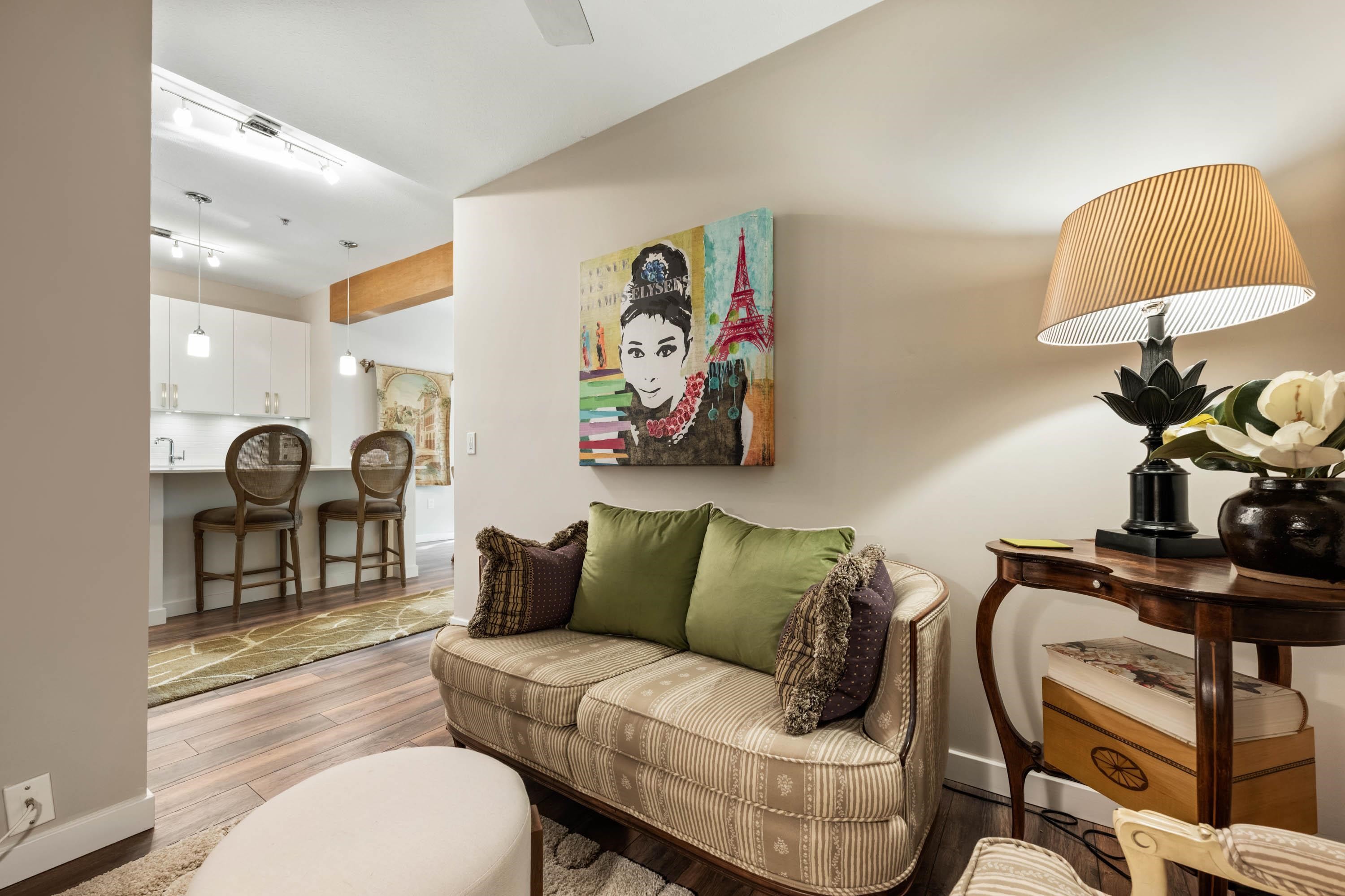 209-560 Ravenwoods Drive, North Vancouver, BC