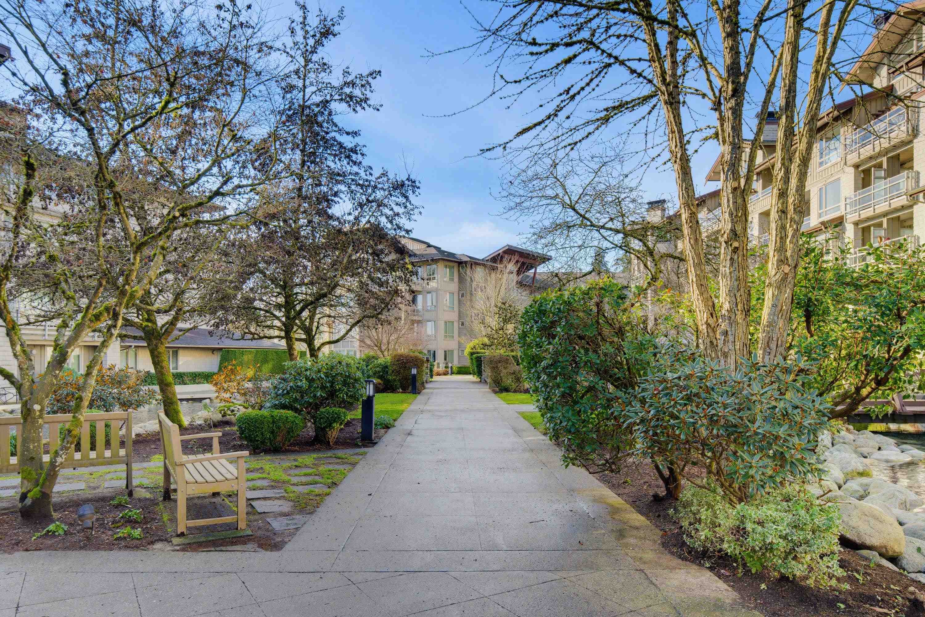 209-560 Ravenwoods Drive, North Vancouver, BC