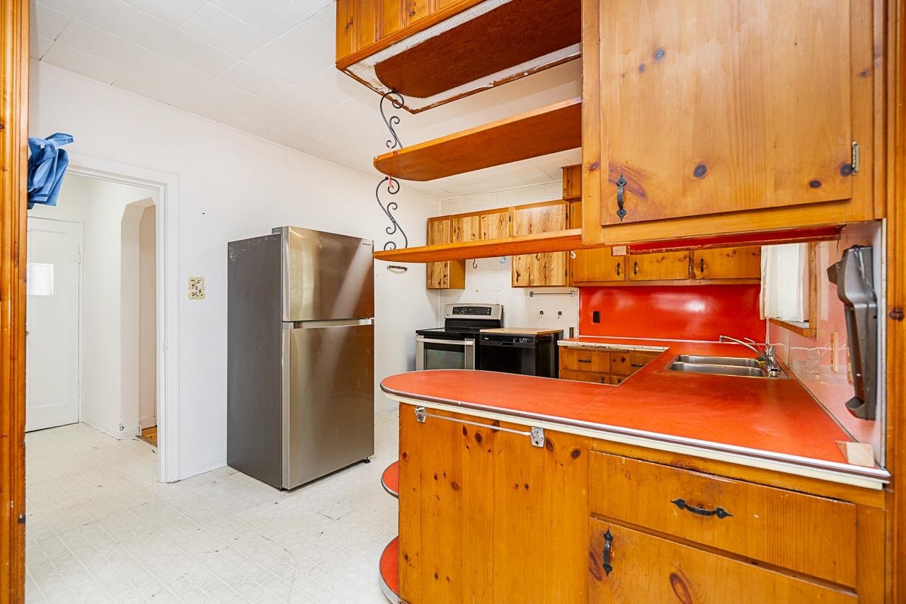 2212 Old Dollarton Road, North Vancouver, BC