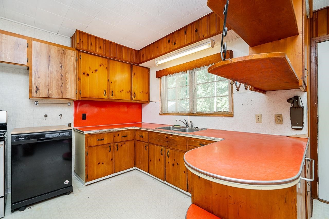 2212 Old Dollarton Road, North Vancouver, BC