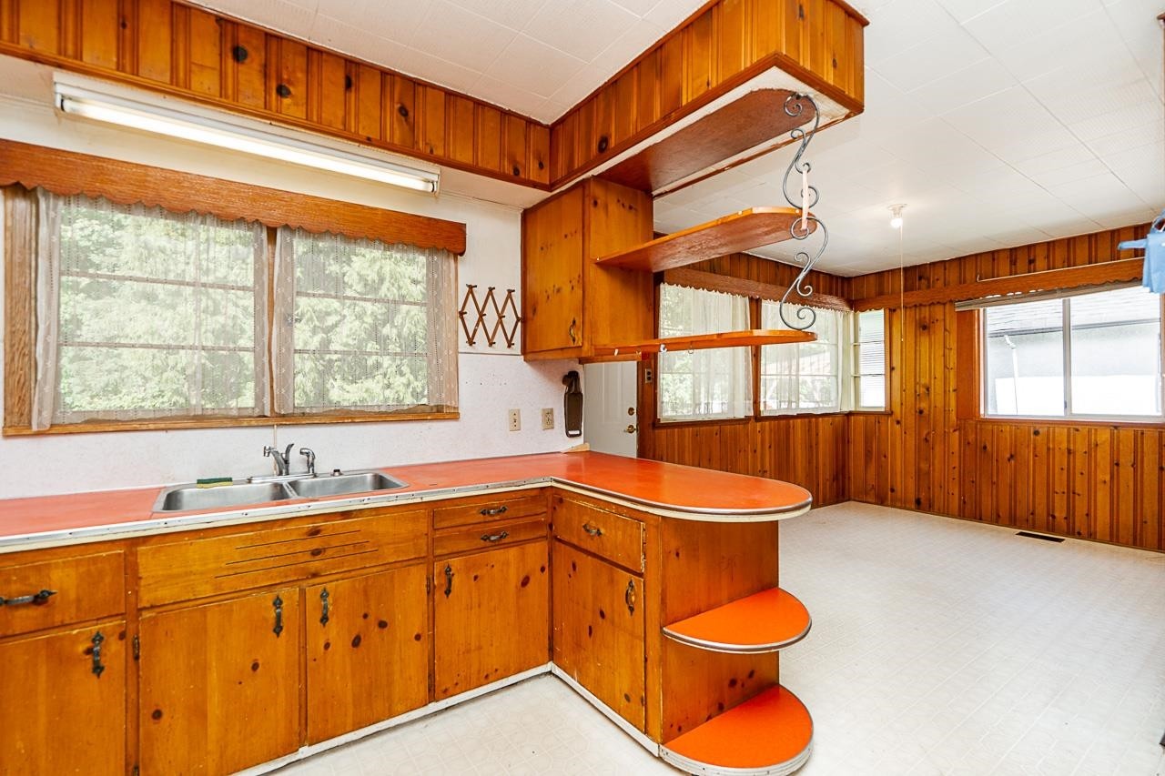 2212 Old Dollarton Road, North Vancouver, BC