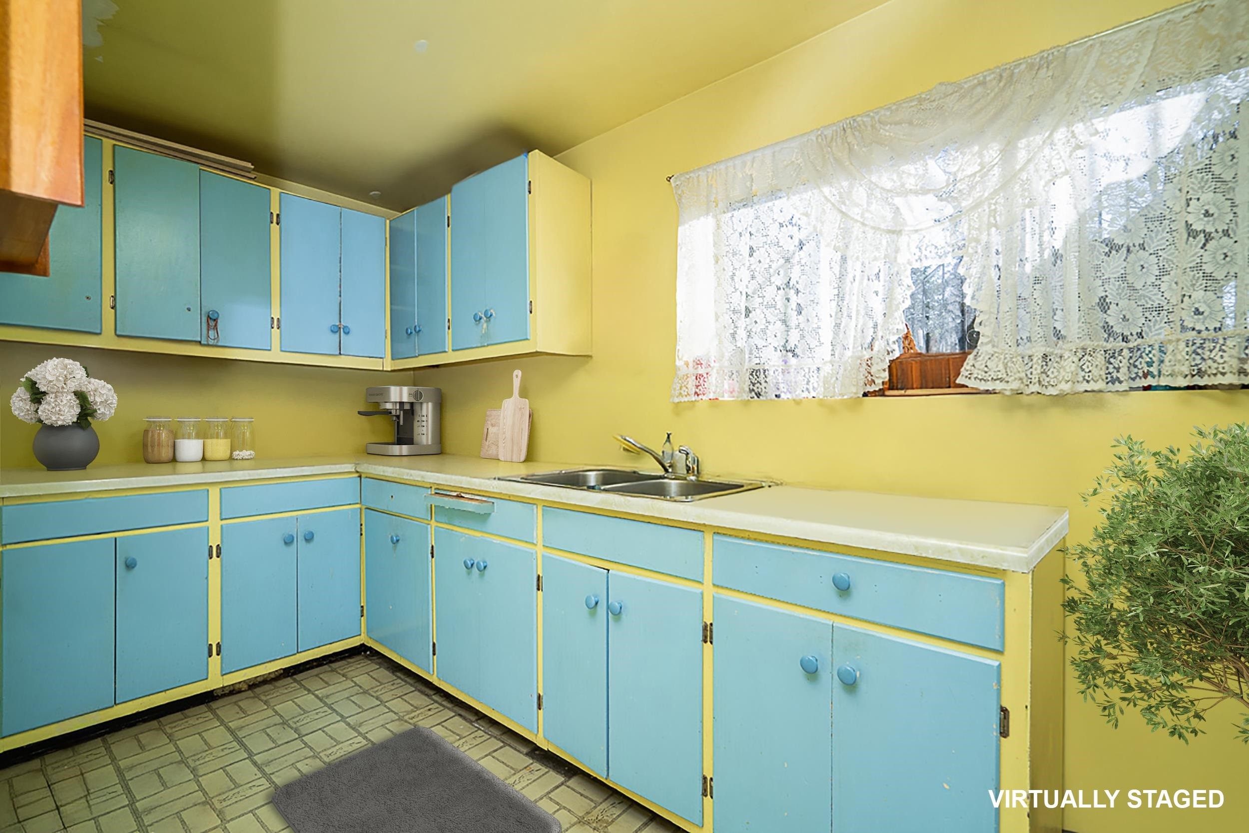 2212 Old Dollarton Road, North Vancouver, BC