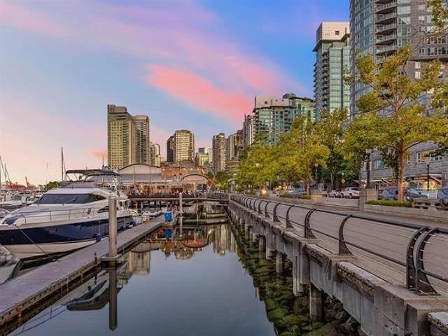 303-1415 Georgia Street W, Vancouver, BC