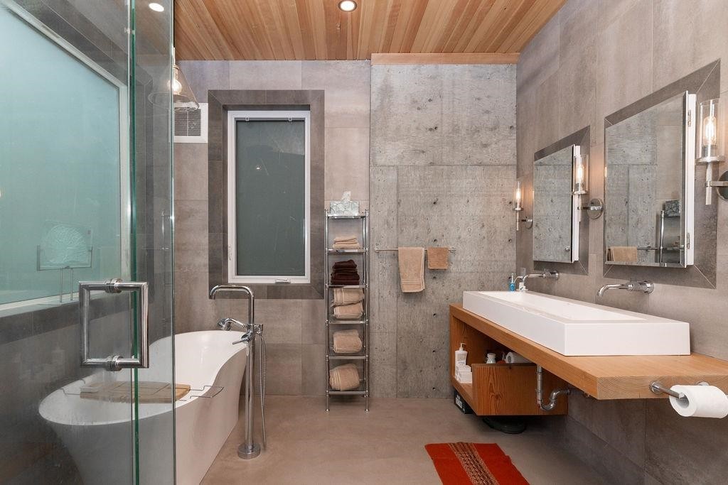 1572 Mountain Road, Gibsons, BC