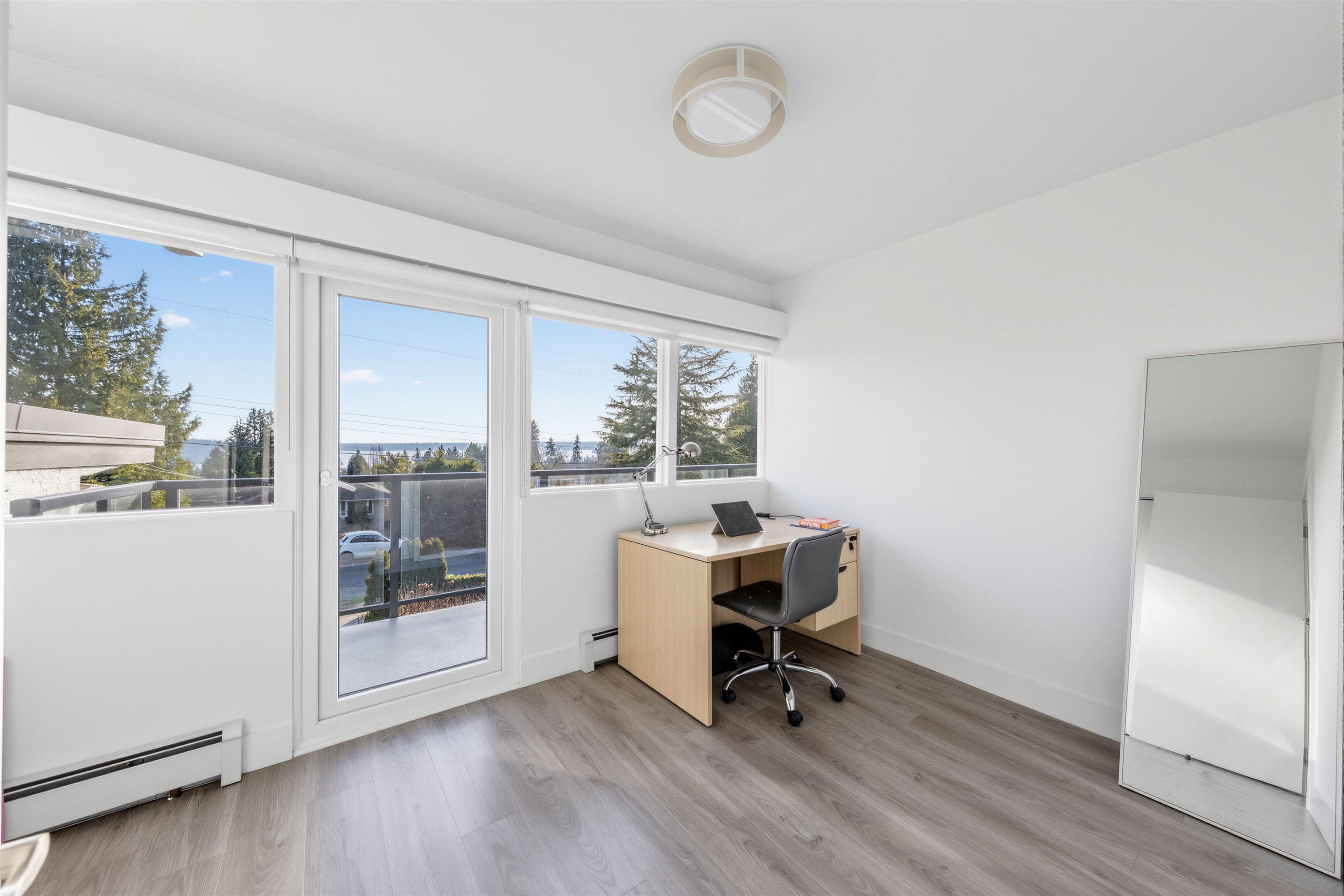 1555 Lawson Avenue, West Vancouver, BC